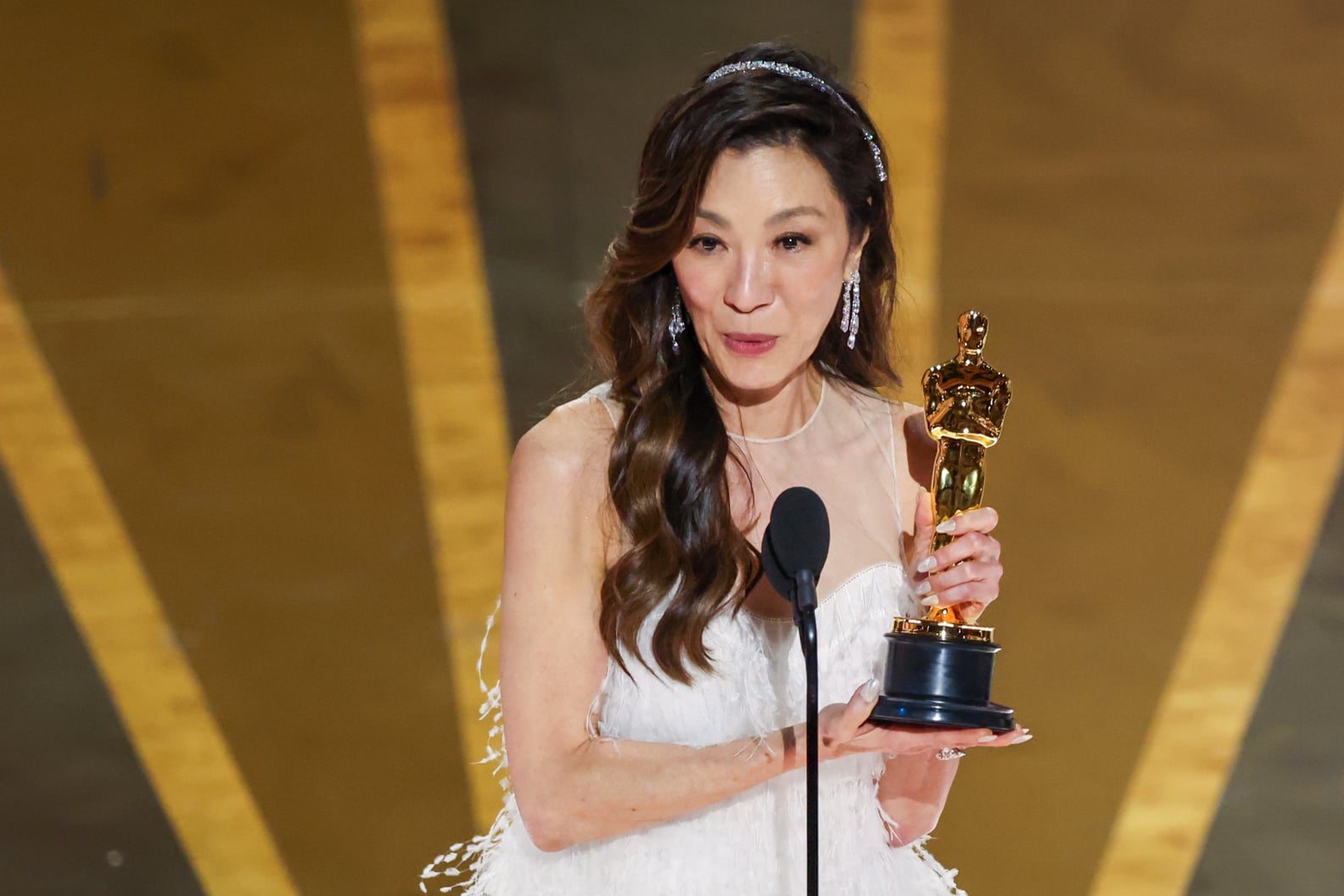 Michelle Yeoh Wins Best Actress at 2023 Oscars | POPSUGAR Entertainment