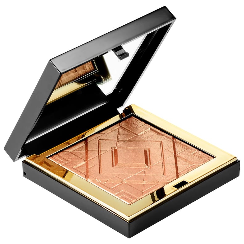 For a glamorous illuminating complexion: Artist Couture Diamond Luxe Luminizer Pressed Highlighter