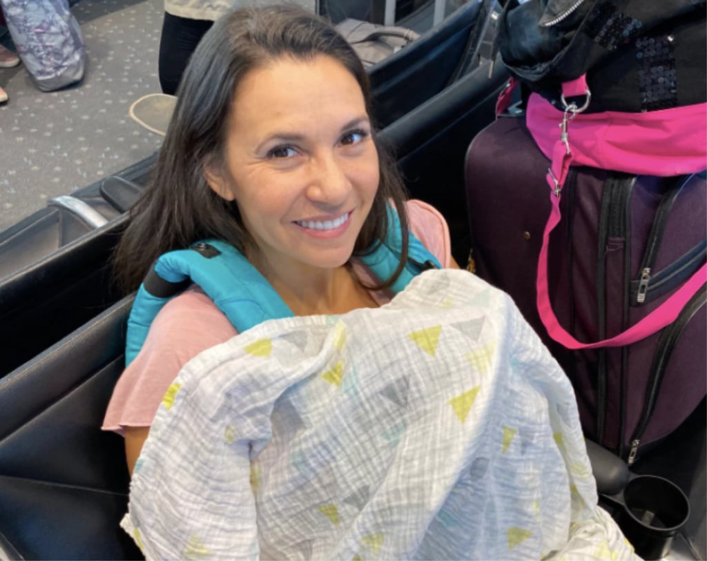 Strangers Throw Baby Shower For Couple on a Plane