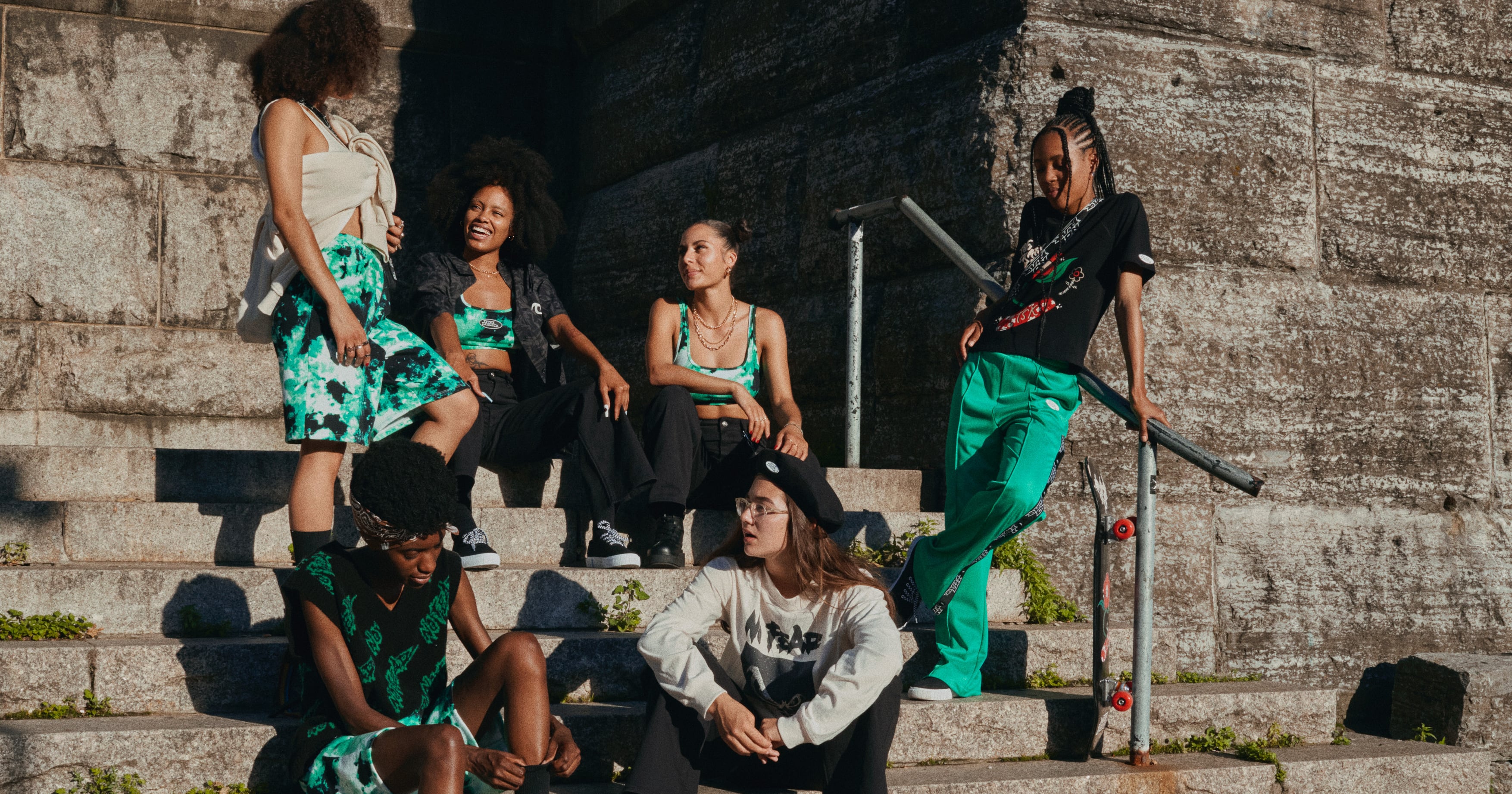 送料無料 通販 激安 Nostalgia '90s Revives Collection H&M x Fear No | Fashion PS その他