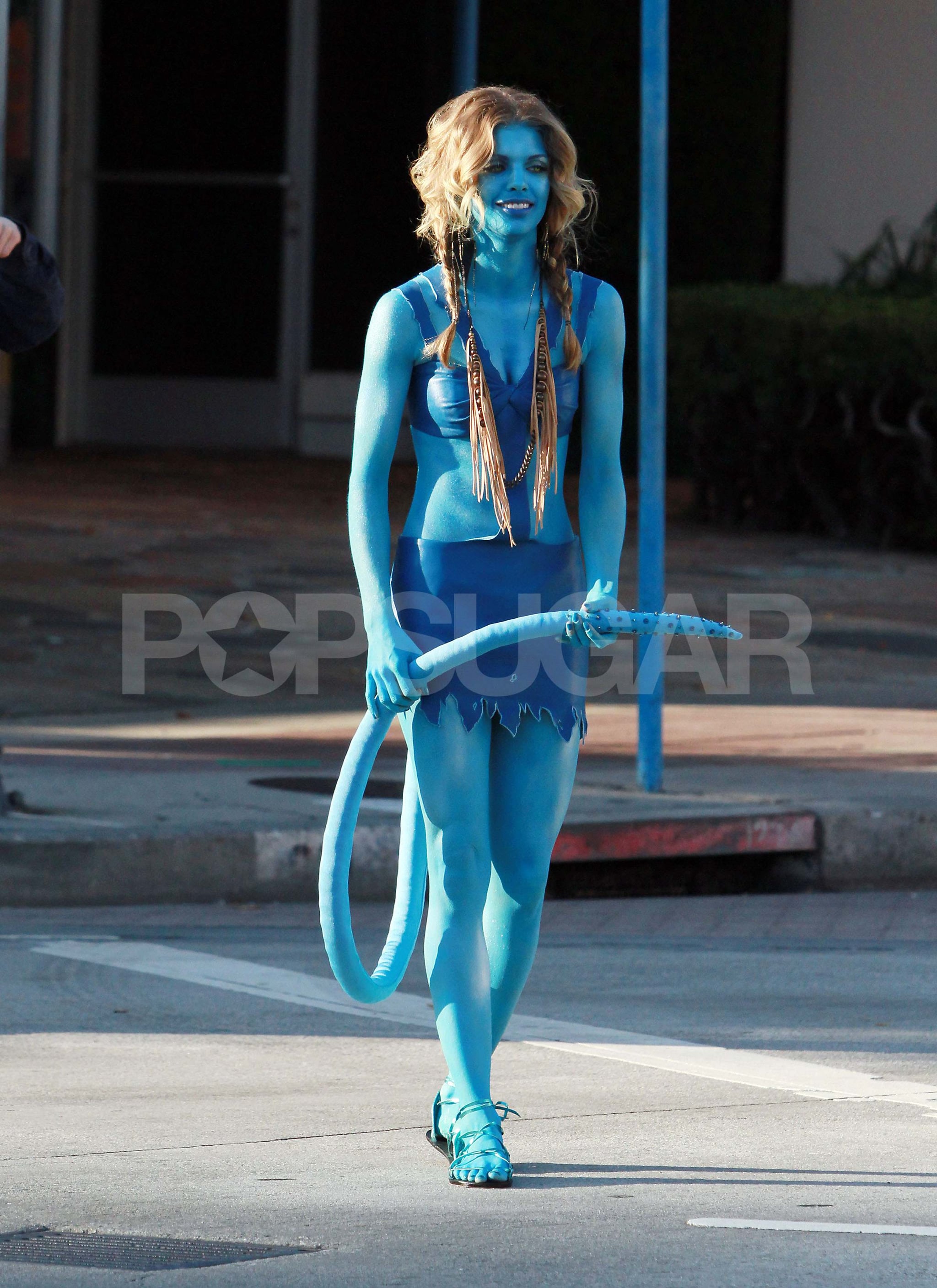 Megalopolis yapmayın navigasyon  Pictures of AnnaLynne McCord Dressed as Avatar Filming 90210 | POPSUGAR  Celebrity