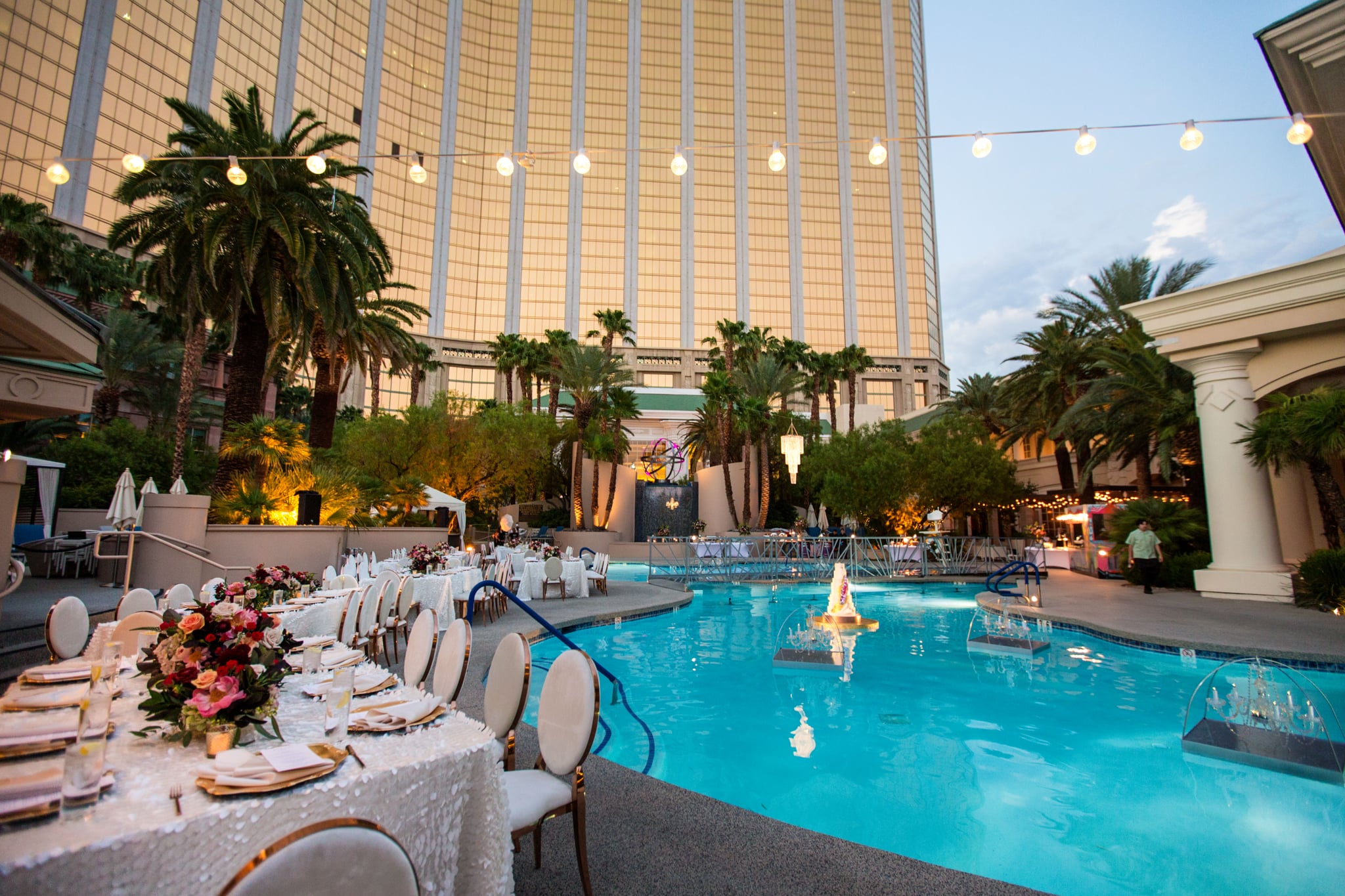 Love Sex This Epic Vegas Wedding Featured Swimming Mermaids