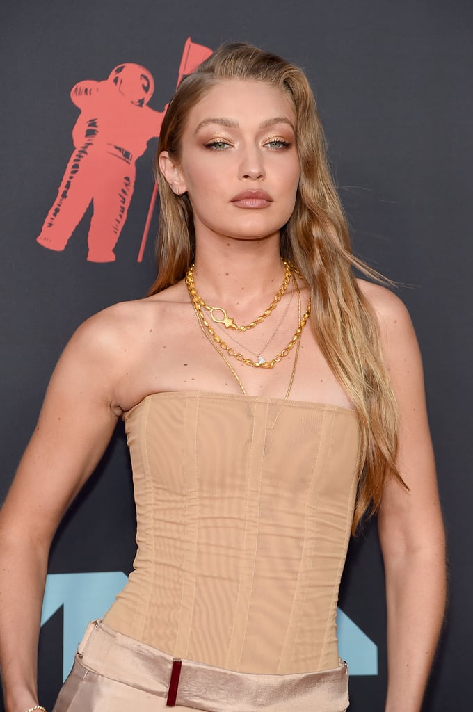 Gigi Hadid and Bella Hadid's Outfits at the 2019 MTV VMAs