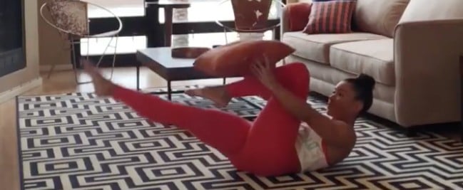 All You Need For This Celebrity Trainer's Killer Ab Workout Is a Pillow