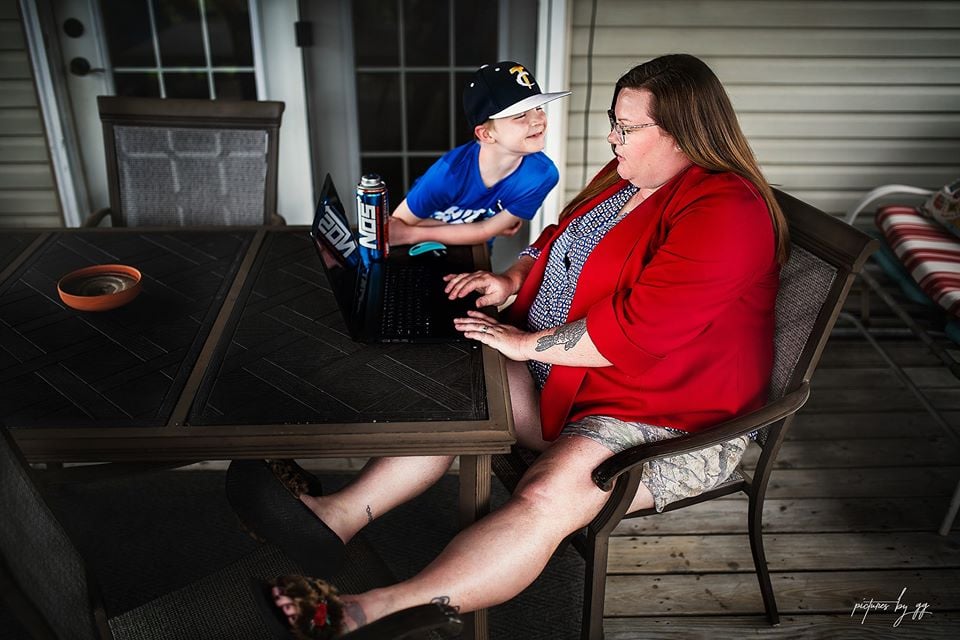 Photographer's Social-Distancing Mother's Day Photo Series