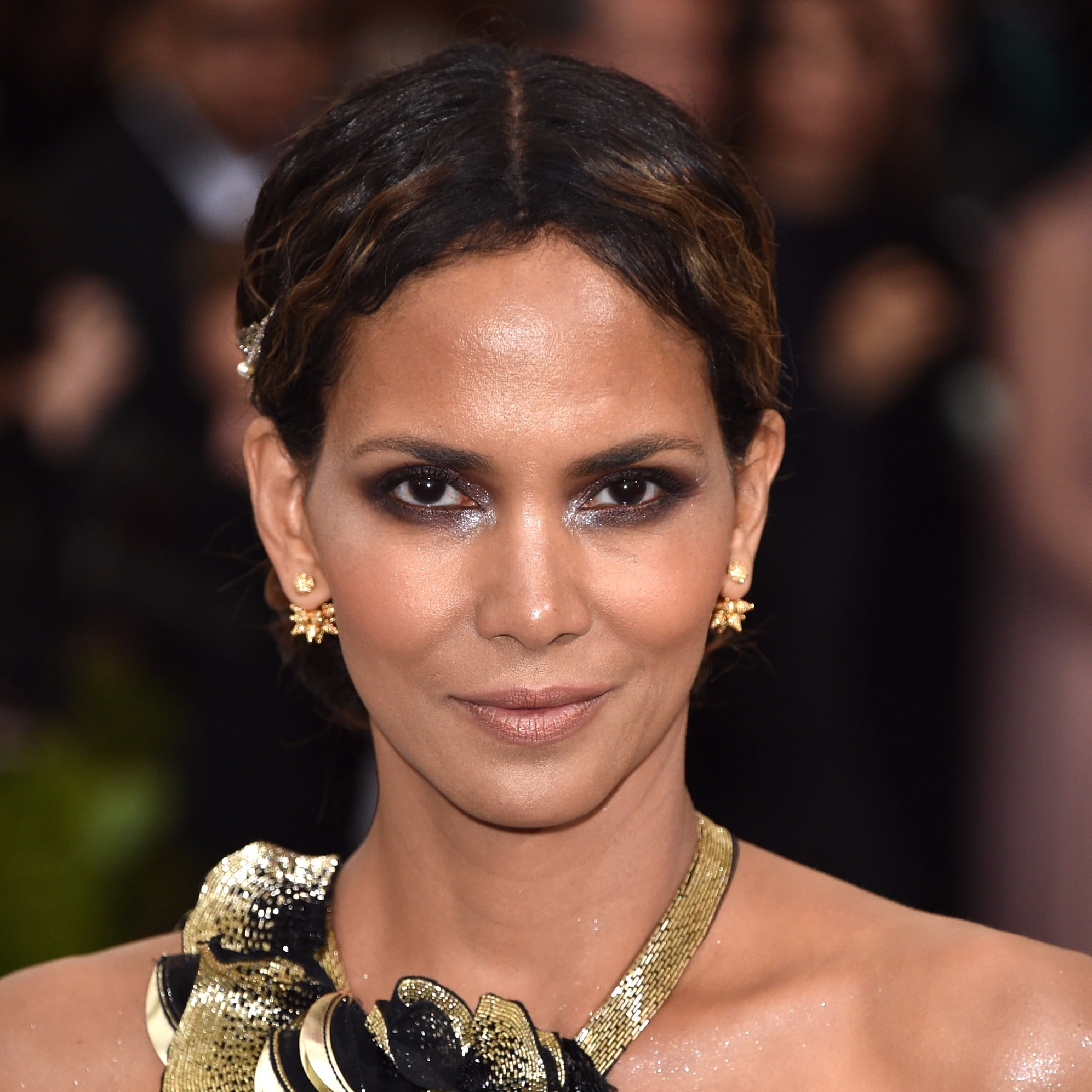 Halle Berry S Hair At The 17 Met Gala Popsugar Beauty