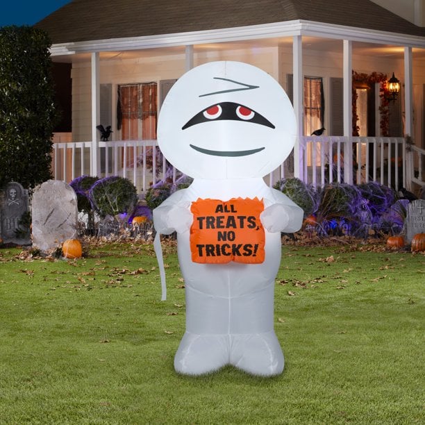 A Friendly Welcome: Airblown Inflatables Mummy All Treats No Tricks