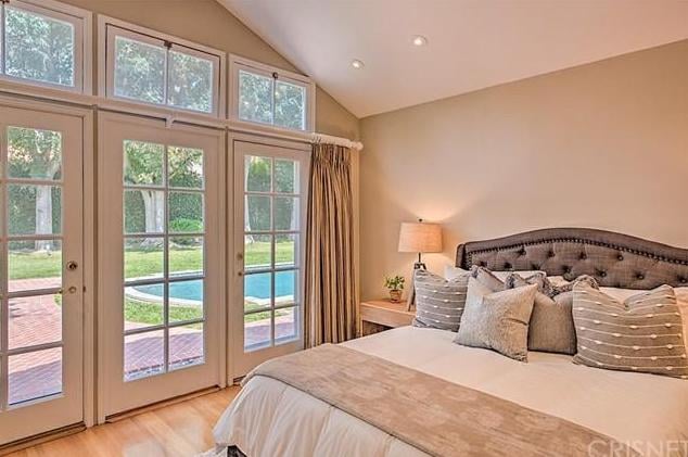 Leonardo DiCaprio Sells House in Studio City, CA
