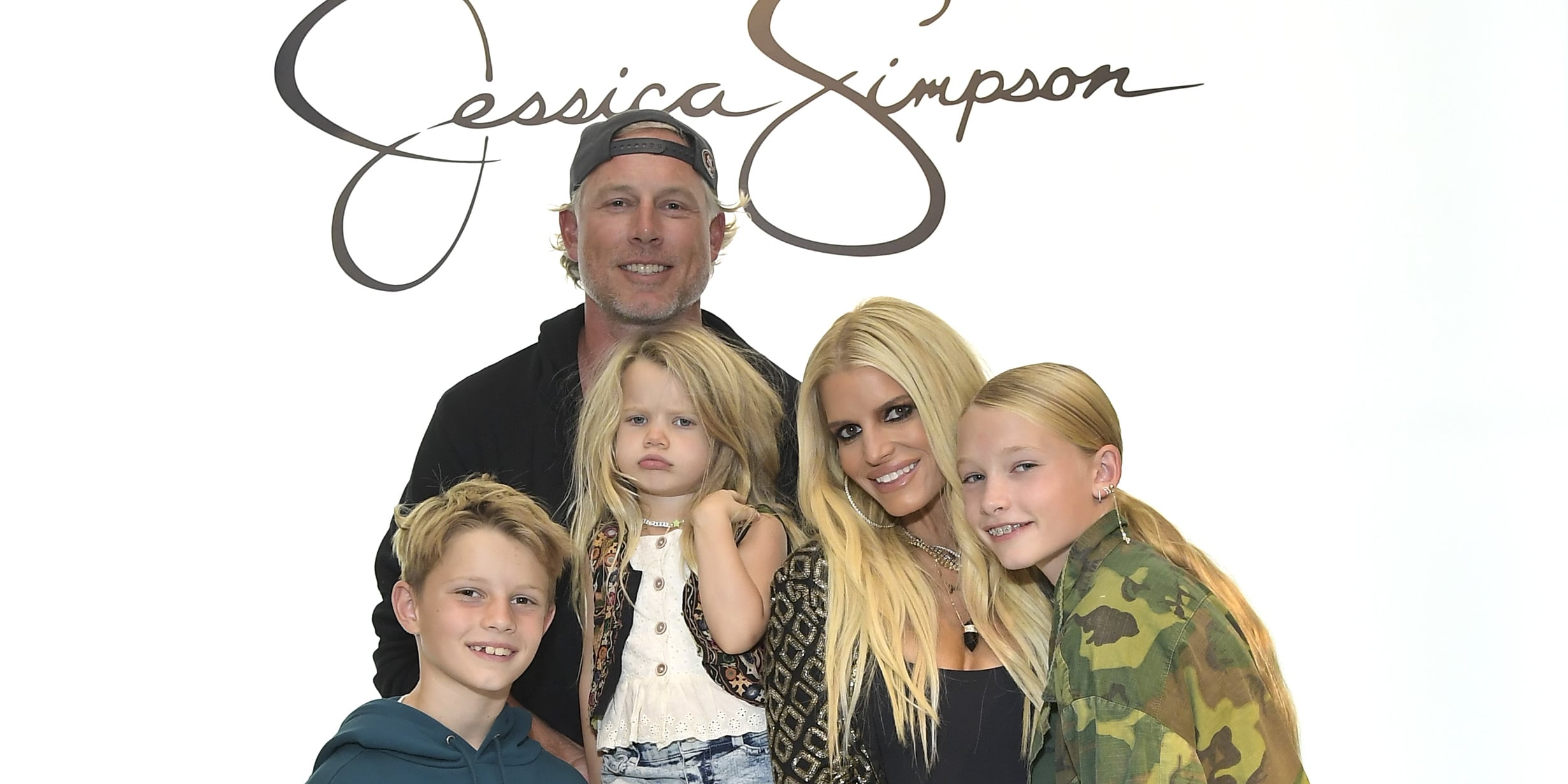 Jessica Simpson Shares Festive Holiday Pics With Husband & Kids