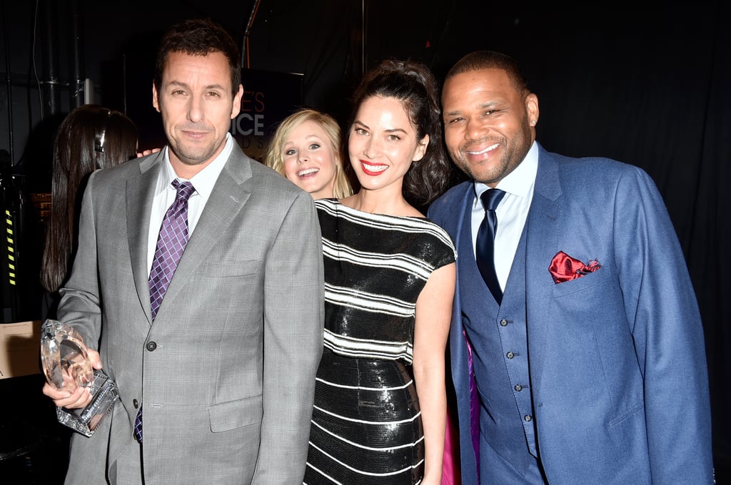 Kristen Bell expertly photobombed this cute group shot.