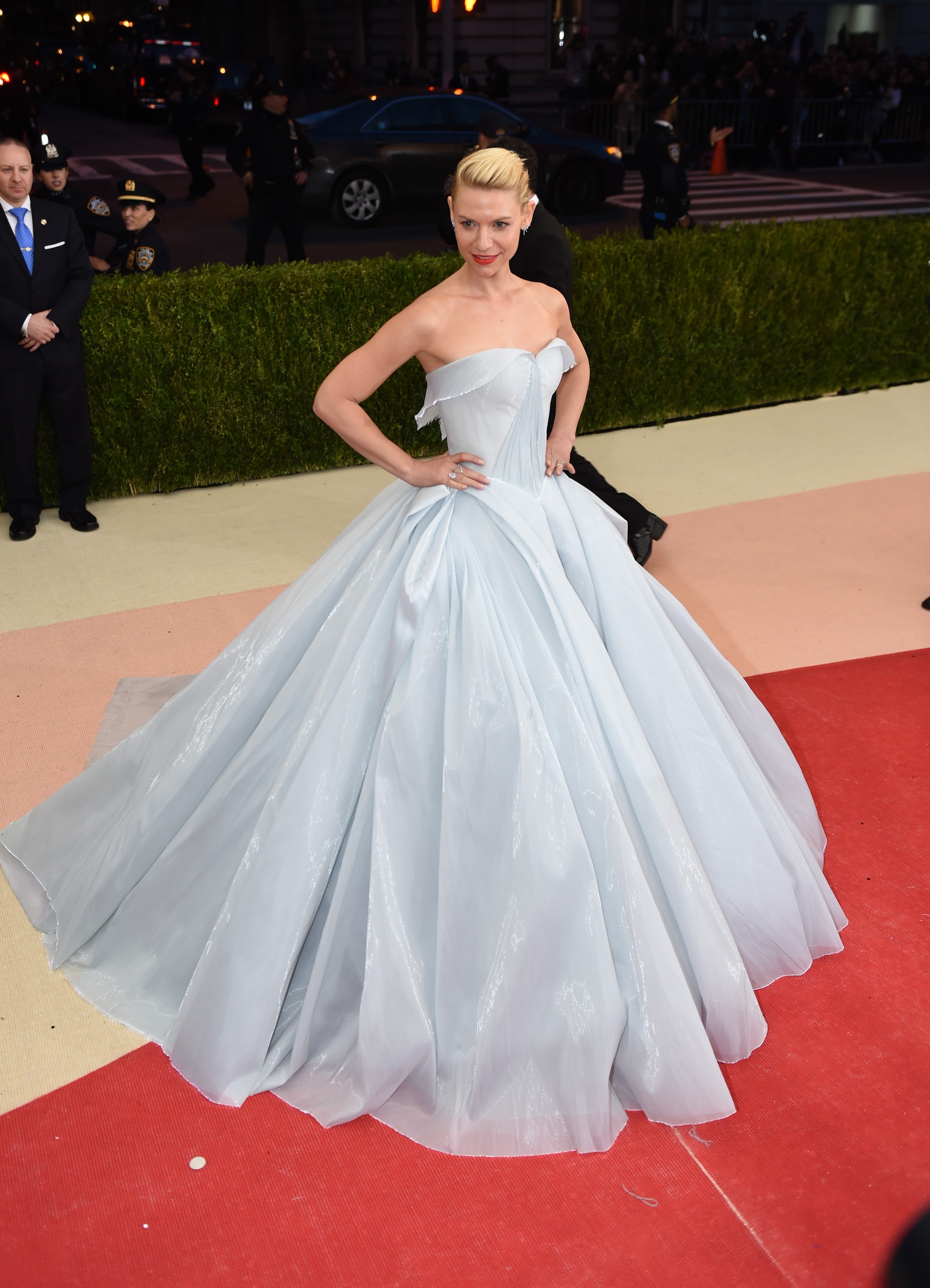 Glow in the shop dark dress met gala