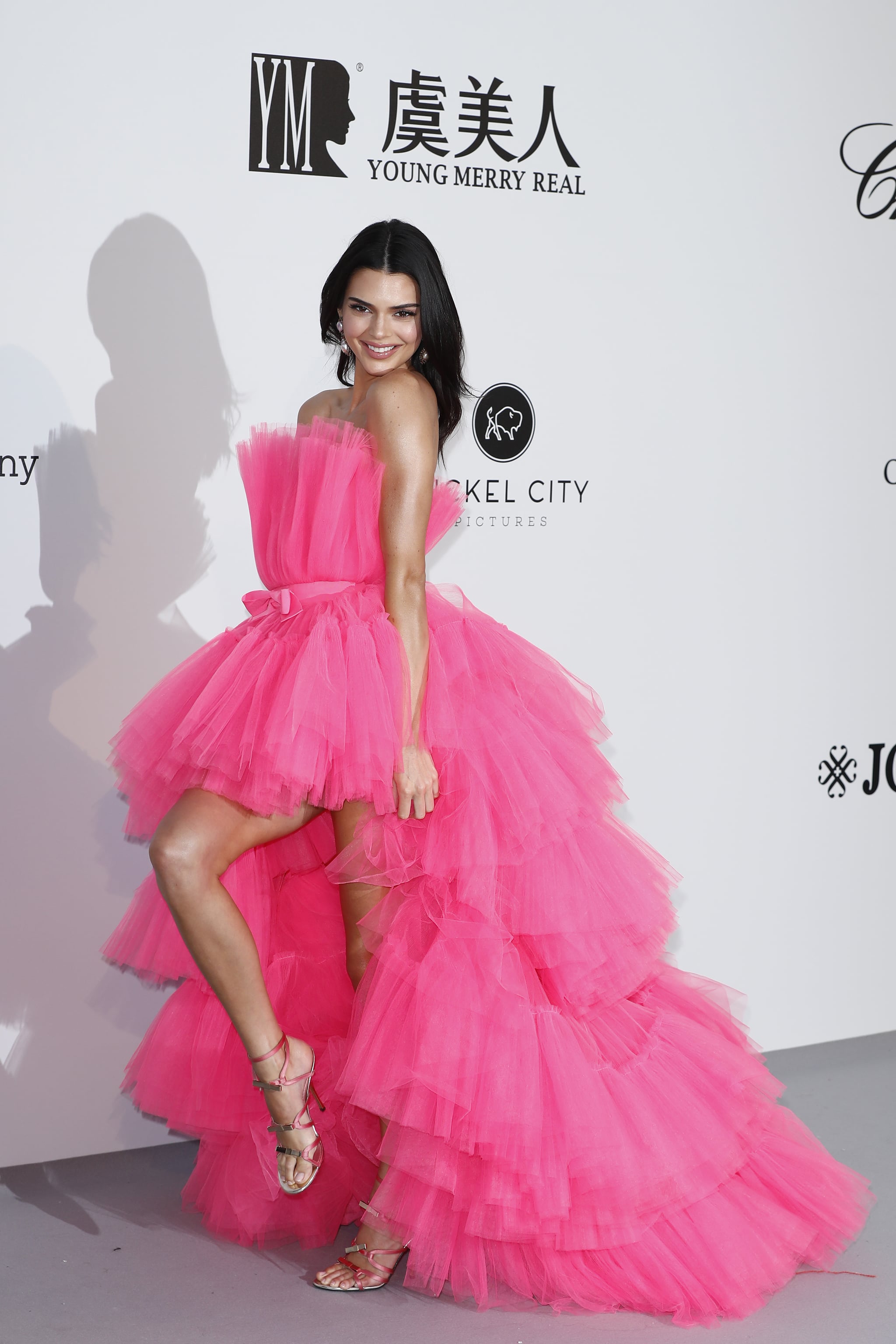 Kendall Jenner Fuchsia Pink High Low Tiered Tulle Prom Dress With Strapless  Tiered Tulle Skirt 2023 Luxury Puffy Long Pageant Dress DR215V From  Nanna11, $135.08 | DHgate.Com