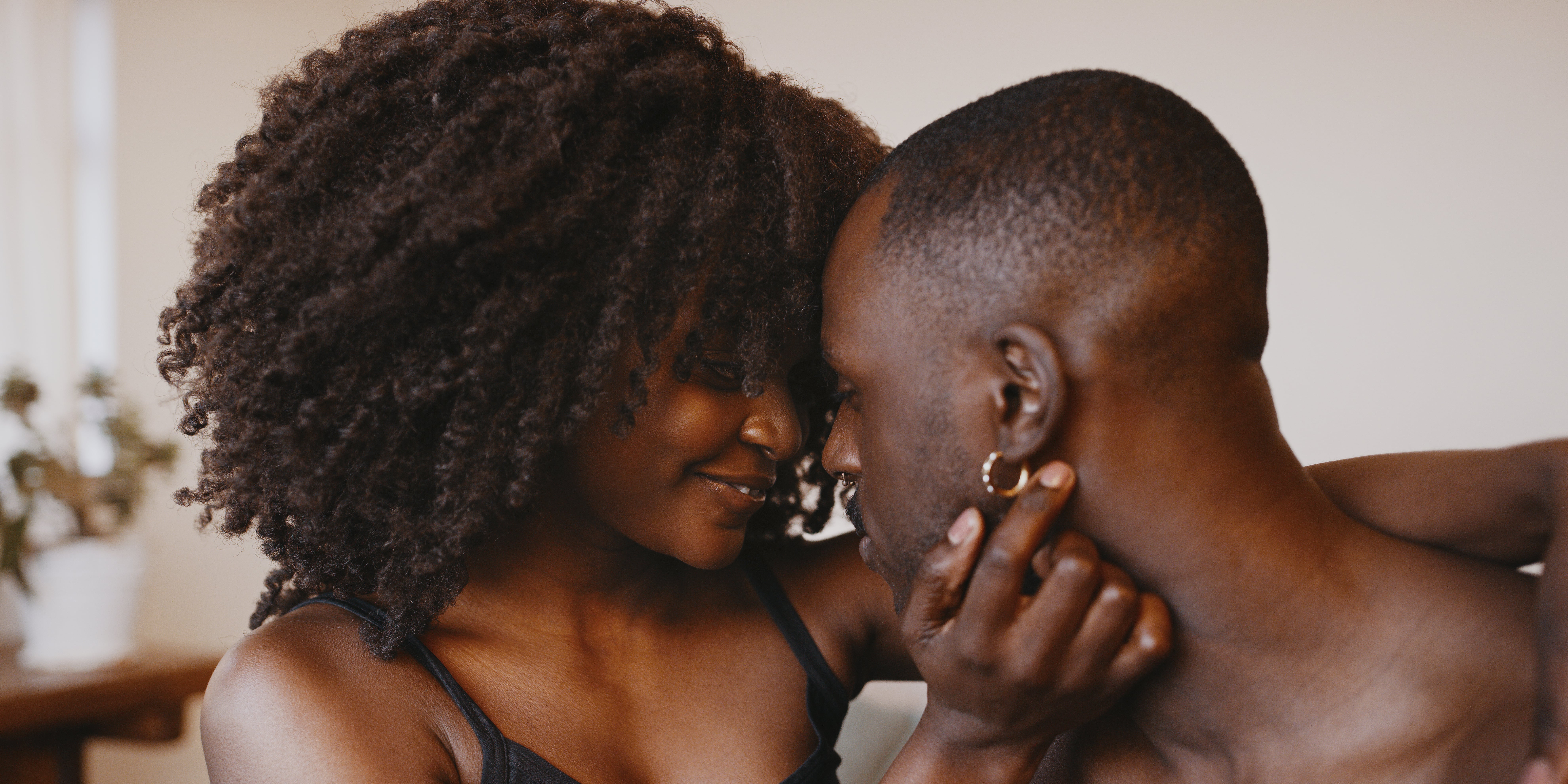 What Are the Coochie Tingles? A Relationship Expert Explains | PS Sex