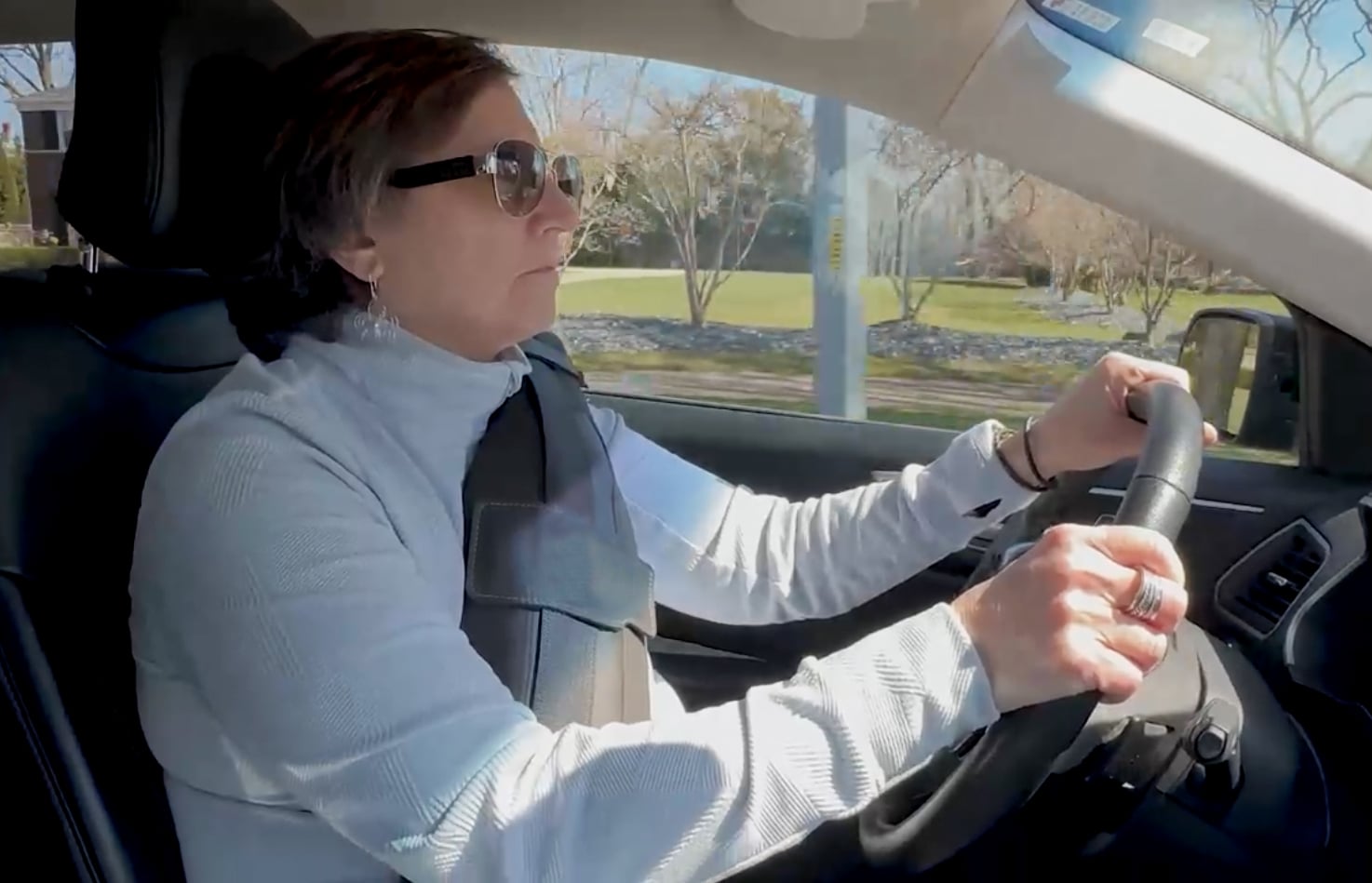 Lynn Simoncini wearing her SupportBelt in the car while driving.