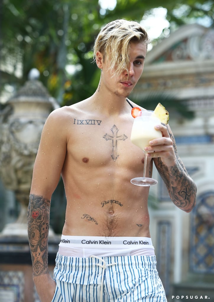 Justin Bieber Shirtless Pictures In Miami December 2015 Popsugar Celebrity Photo 6 9847