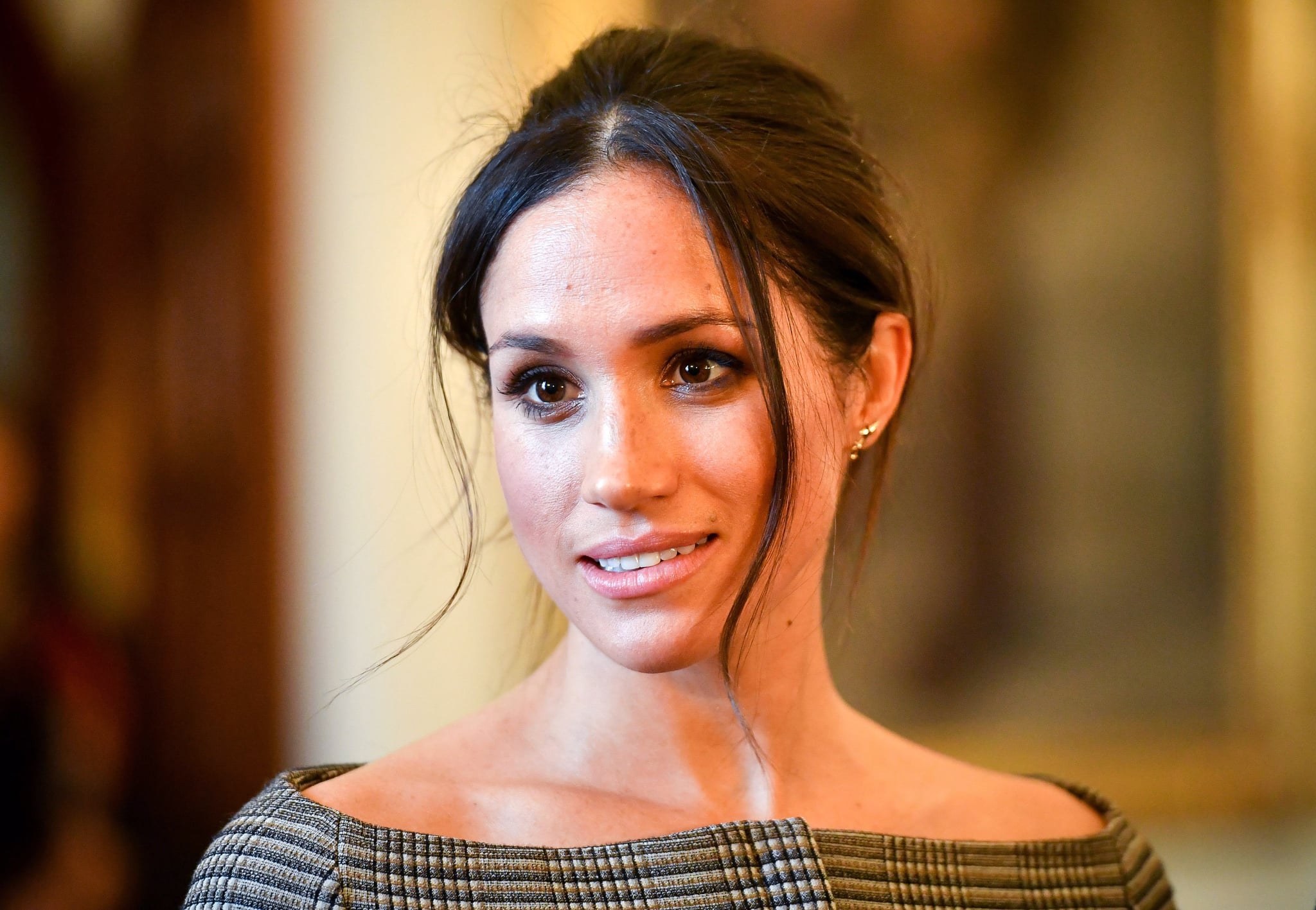 CARDIFF, WALES - JANUARY 18:  Meghan Markle chats with people inside the Drawing Room during a visit to Cardiff Castle on January 18, 2018 in Cardiff, Wales. (Photo by Ben Birchall - WPA Pool / Getty Images)