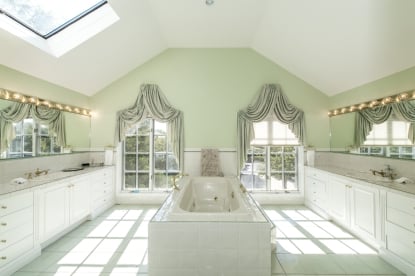 This minty-green bathroom is fit for a queen — or a reality star diva!