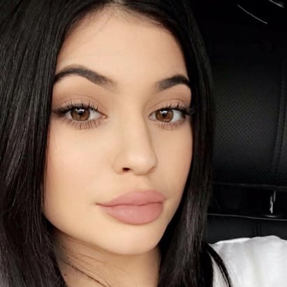 Kylie Jenner Lip Selfie Trick
