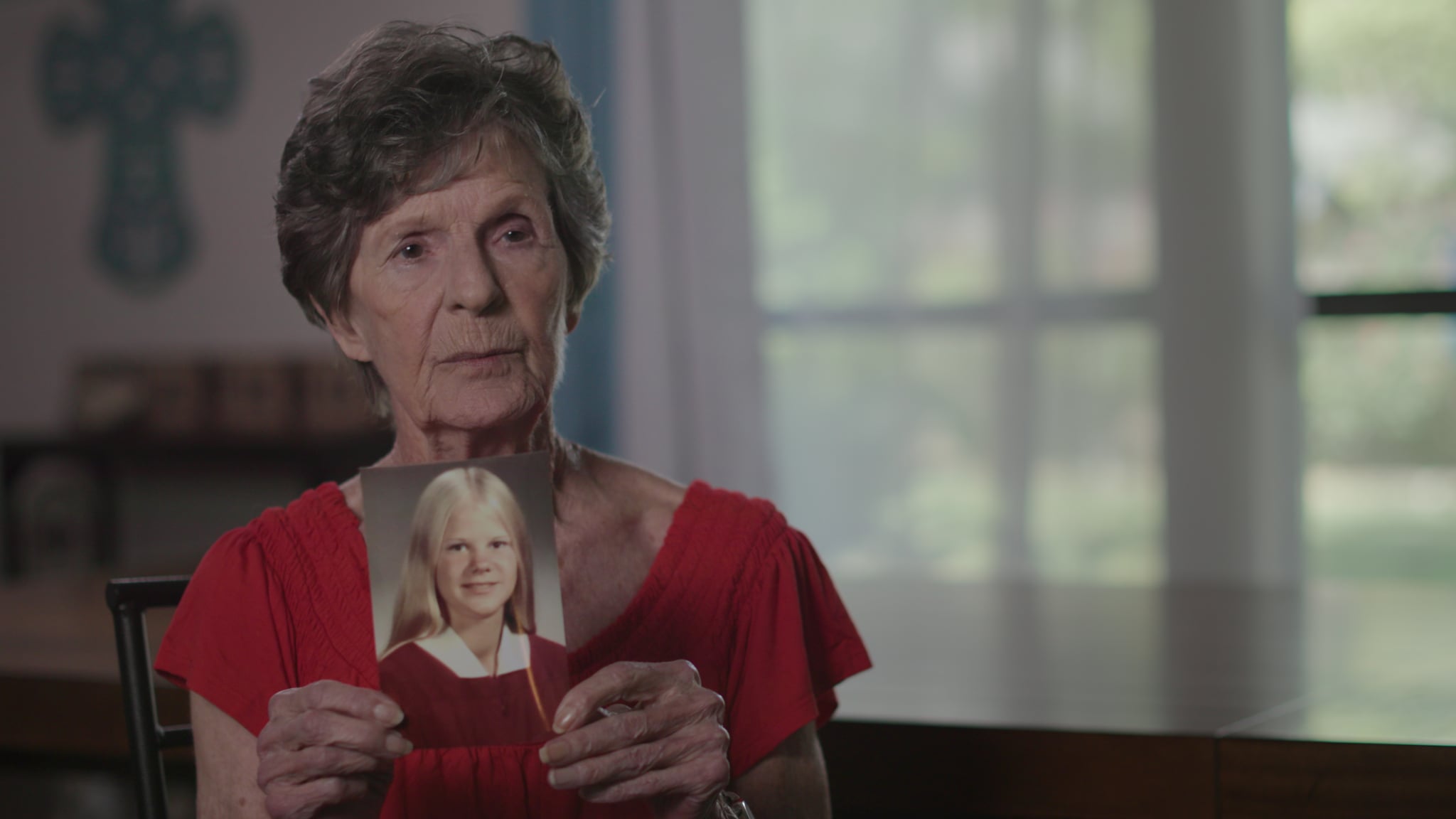 The Confession Killer — Joyce Lemons, mother of alleged Lucas victim Debbie Sue Willamson, holding her daughter's high school graduation photo