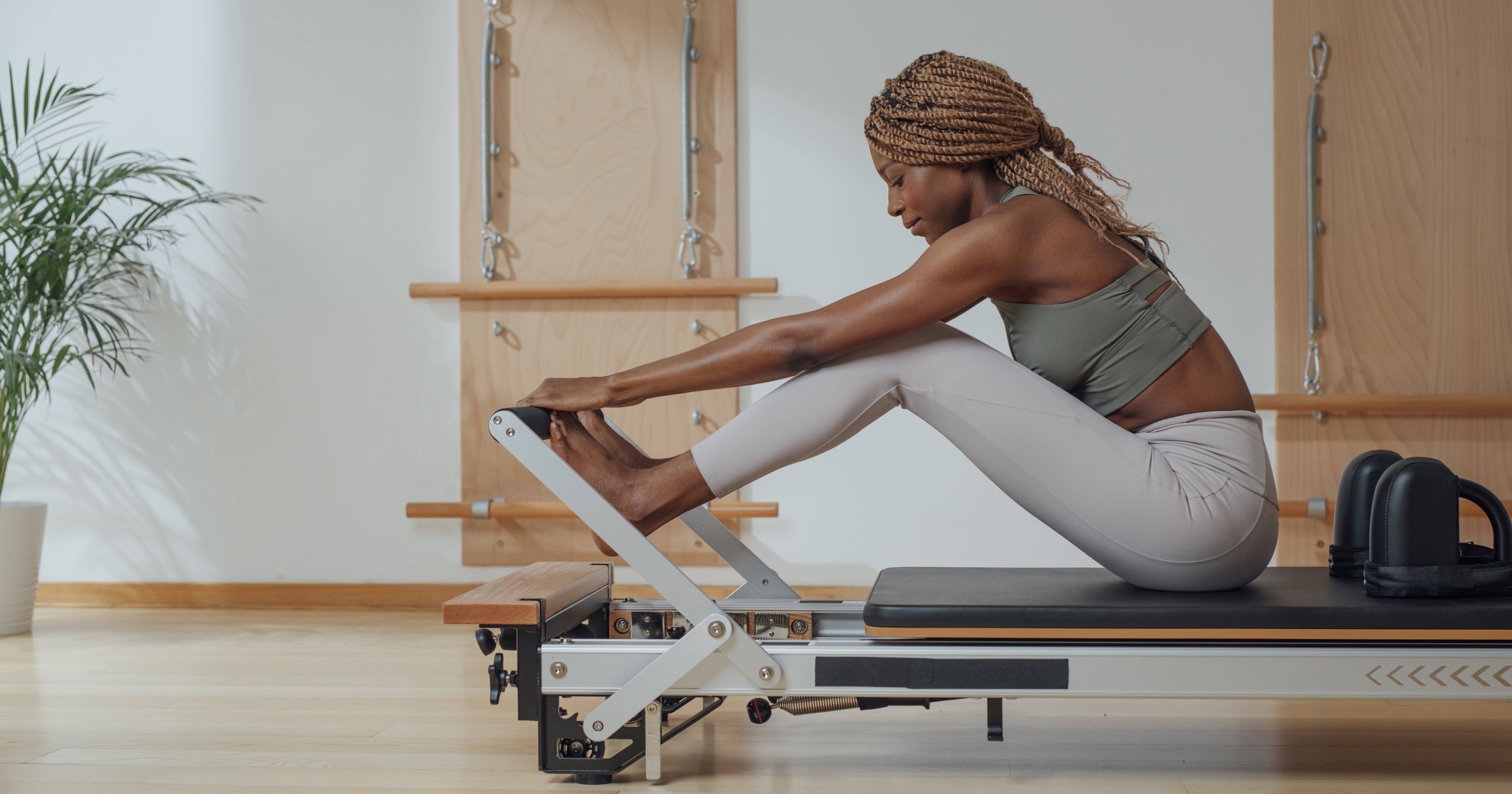 Here's Exactly What to Wear to a Pilates Workout — 8 Pilates Class Outfit  Ideas — Alo Moves