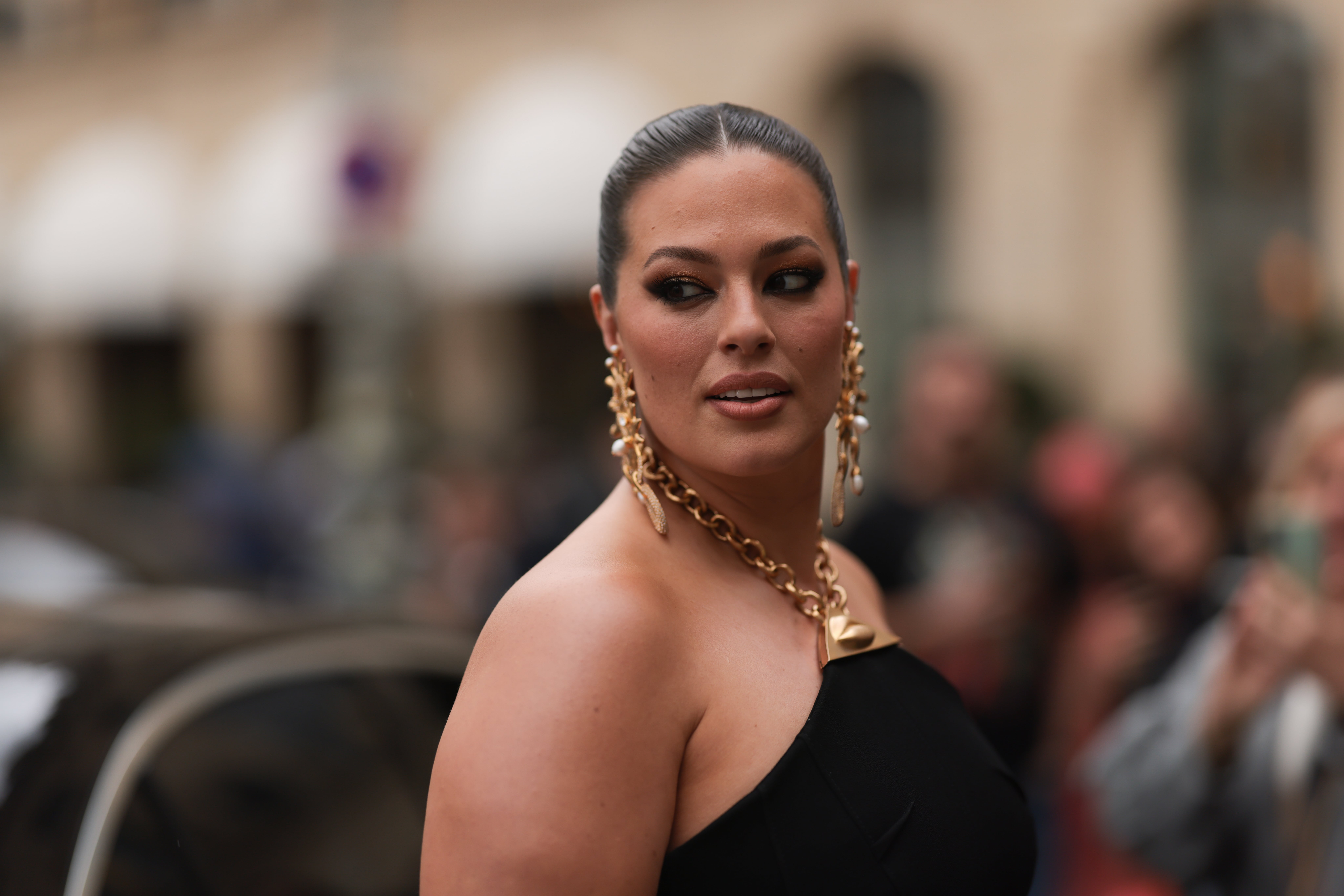 Ashley Graham Shares Message to Normalize Postpartum Bodies