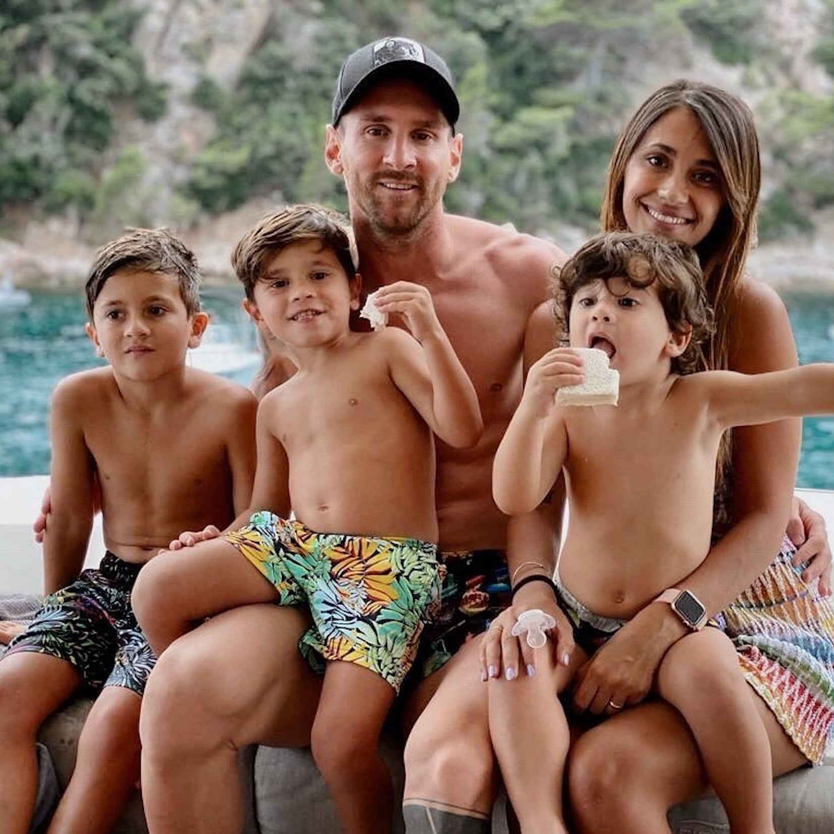 Kwade trouw ga verder fundament How Many Kids Does Lionel Messi Have? | POPSUGAR Family