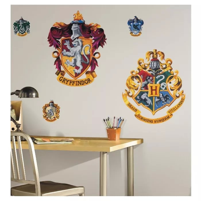RoomMates Harry Potter — Crest Peel & Stick Giant Wall Decal
