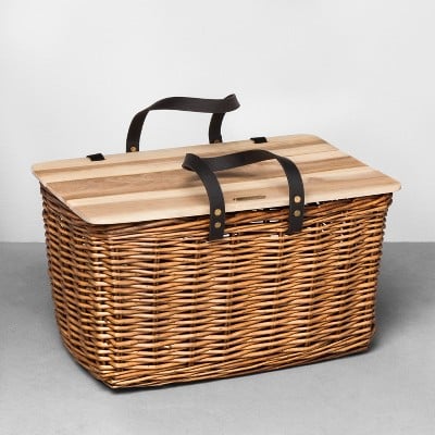 Willow Picnic Basket With Wooden Lid