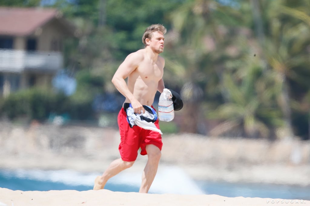 Shirtless-Charlie-Hunnam-Hawaii-Pictures