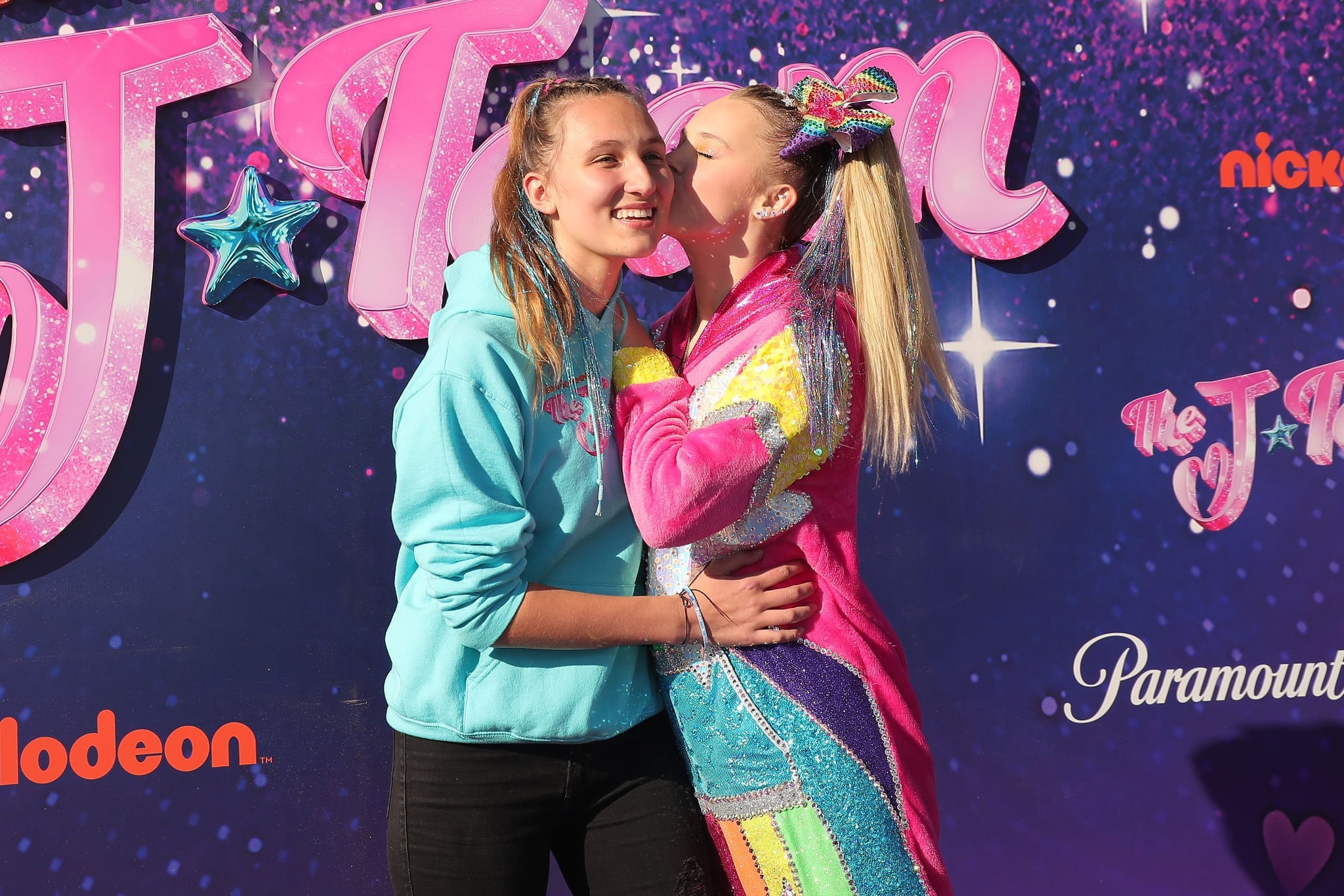 Jojo Siwa And Girlfriend Kylie Prew Make Red Carpet Debut Popsugar Celebrity Uk Photo 5 Jojo Siwa And Girlfriend Kylie Prew Make Red Carpet Debut Popsugar Celebrity Uk Photo 5
