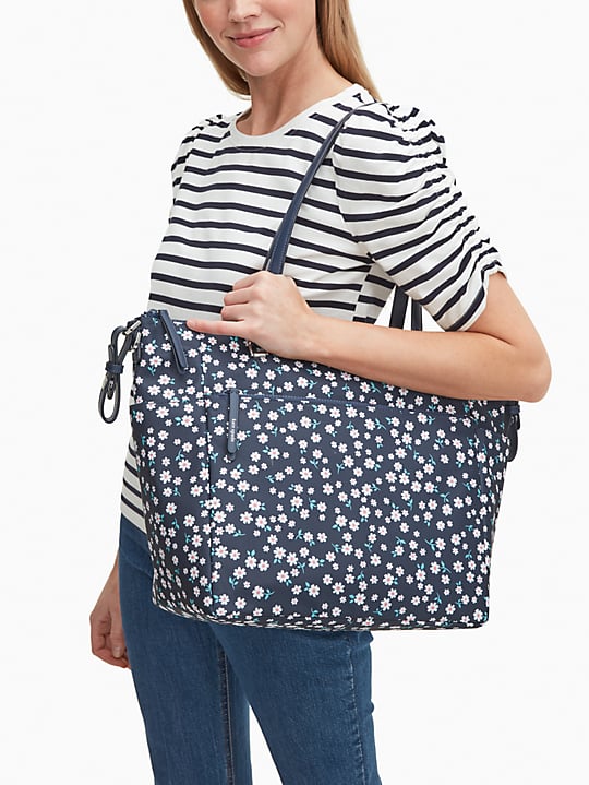 A Patterned Tote: Kate Spade Jae Large Tote | Shhh! Kate Spade Is Having a  Secret Sale With Discounts You Have to See to Believe | POPSUGAR Fashion  Photo 17