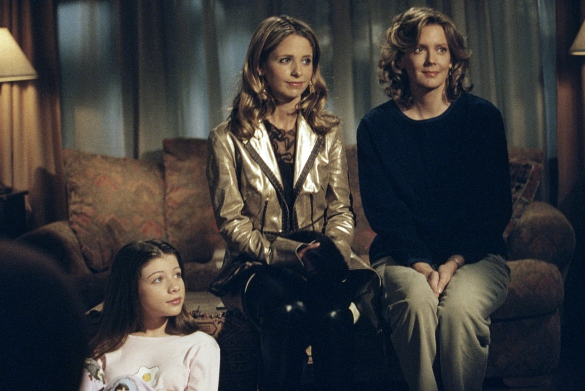 BUFFY THE VAMPIRE SLAYER, from left: Michelle Trachtenberg, Sarah Michelle Gellar, Kristine Sutherland, (2001), 1997-2003. ph: Richard Cartwright / UPN / courtesy Everett Collection