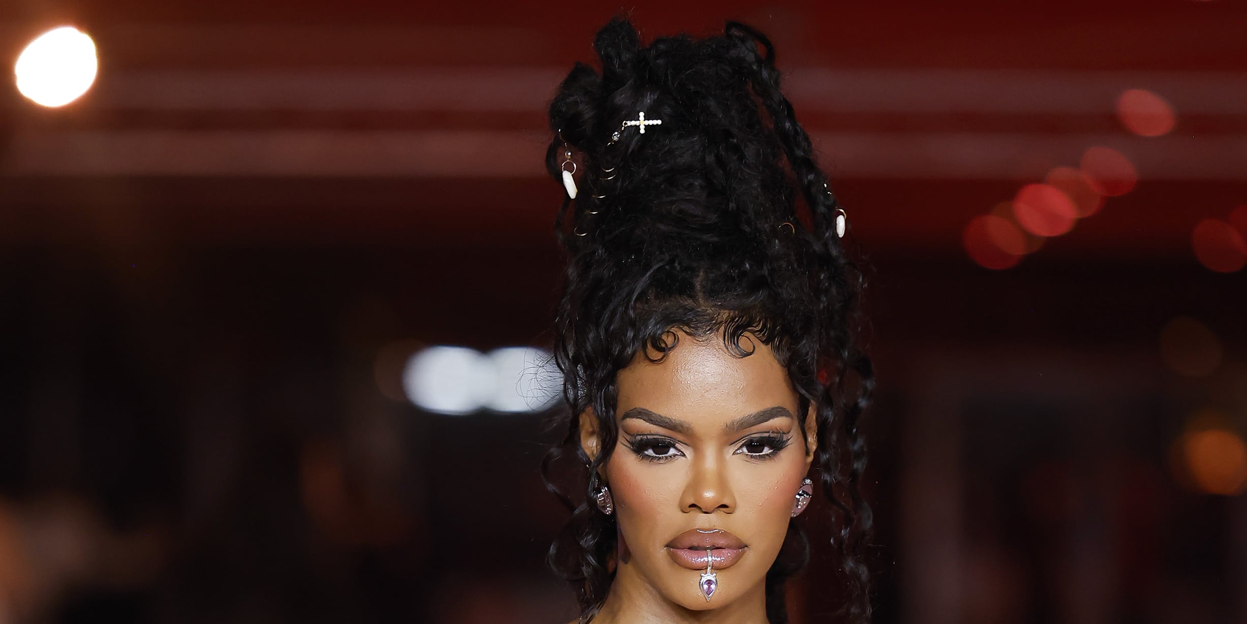 Hair Accessories Were Trending at the Academy Museum Gala - Vimarsana News