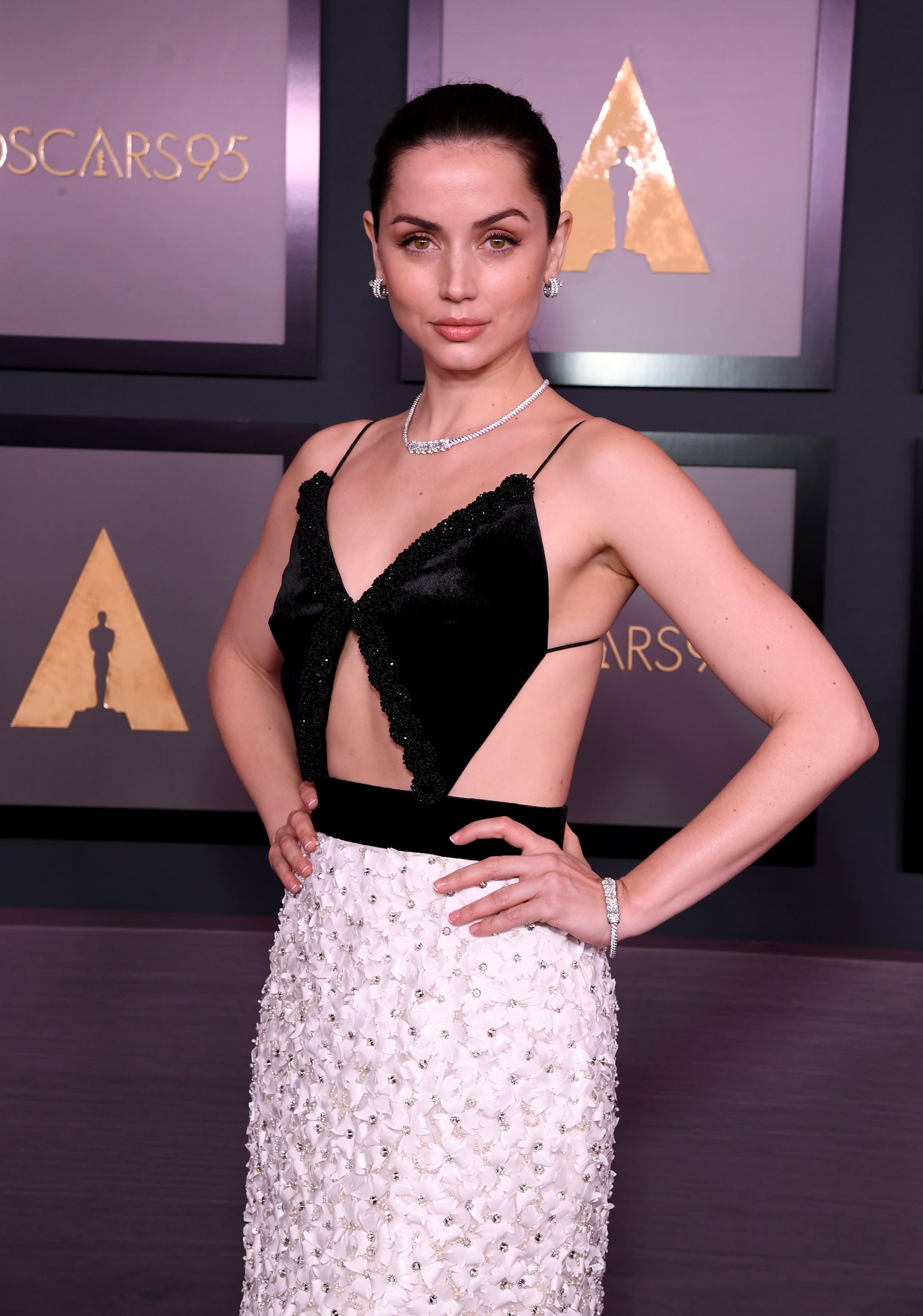 LOS ÁNGELES, CALIFORNIA - 19 DE NOVIEMBRE: Ana de Armas asiste a los 13th Governors Awards de la Academia de Artes y Ciencias Cinematográficas en Fairmont Century Plaza el 19 de noviembre de 2022 en los Ángeles, California.  (Foto de Jon Kopaloff/)