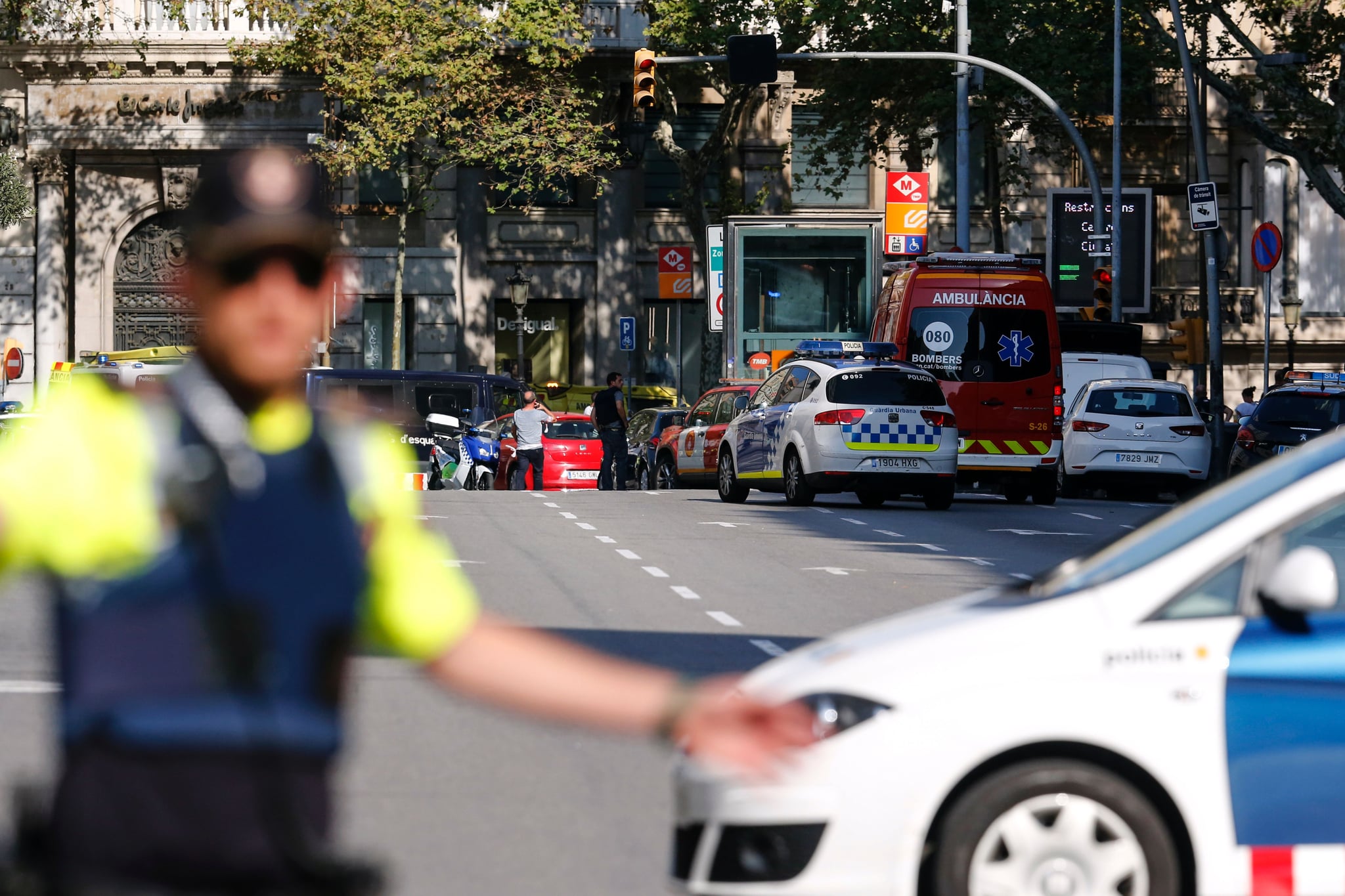 Barcelona Terror Attack Las Ramblas Van Crash August 2017 Popsugar News