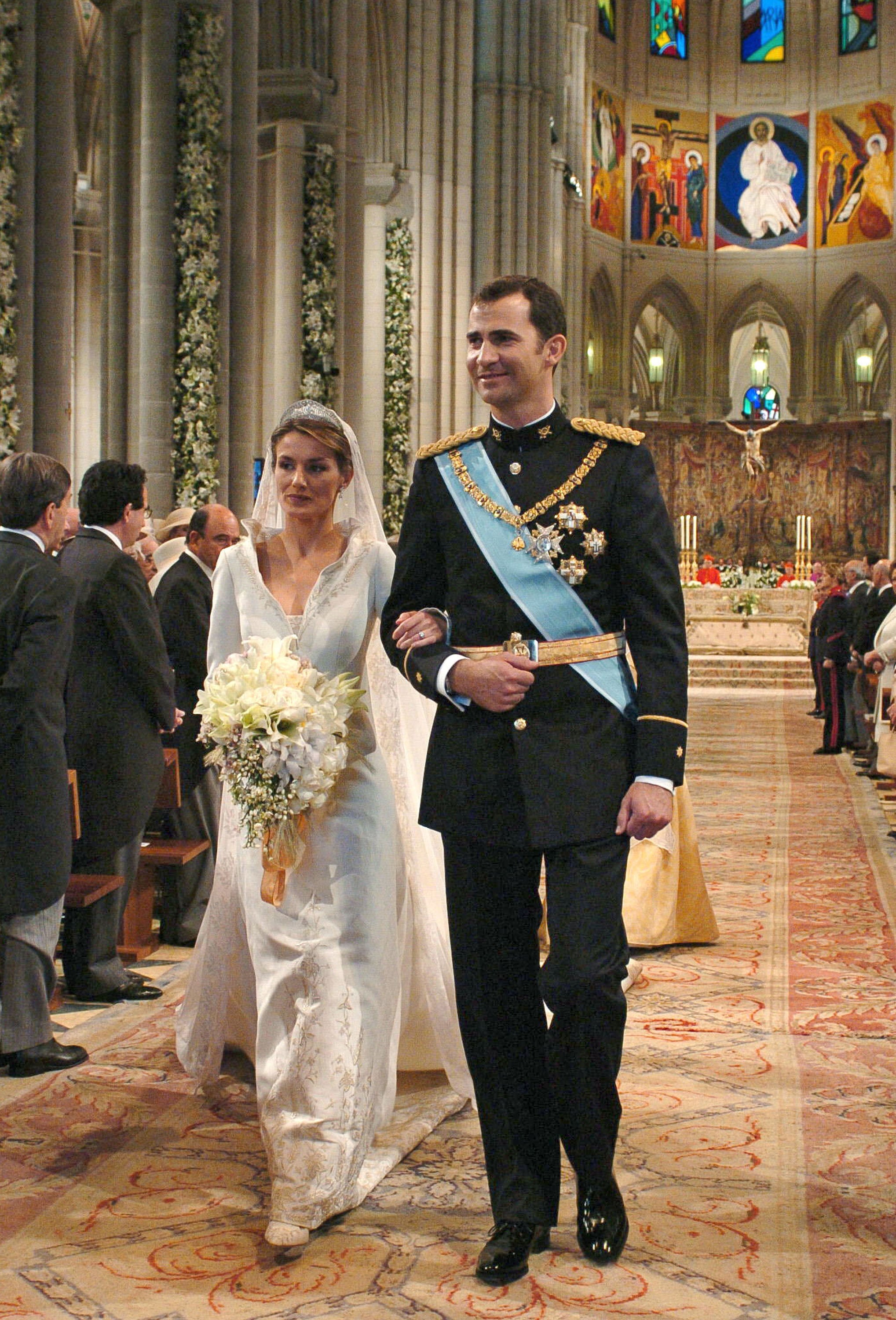 Queen Letizia And King Felipe Of Spain Wedding Pictures Popsugar Latina Queen letizia of spain attends a ceremony held in honour of the spanish guardia civil at their headquarters king felipe vi of spain, queen letizia of spain and their daughters leonor princess of asturias (r) letizia ortiz. queen letizia and king felipe of spain