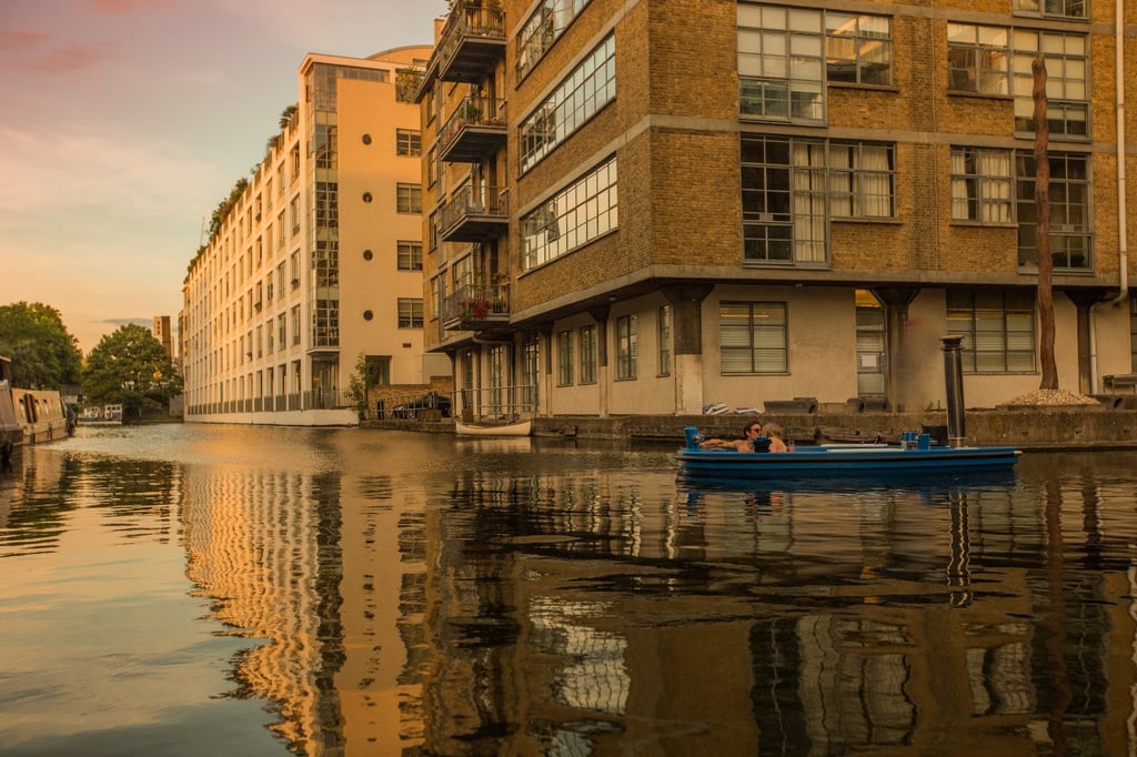 Hot Tub Boats in London