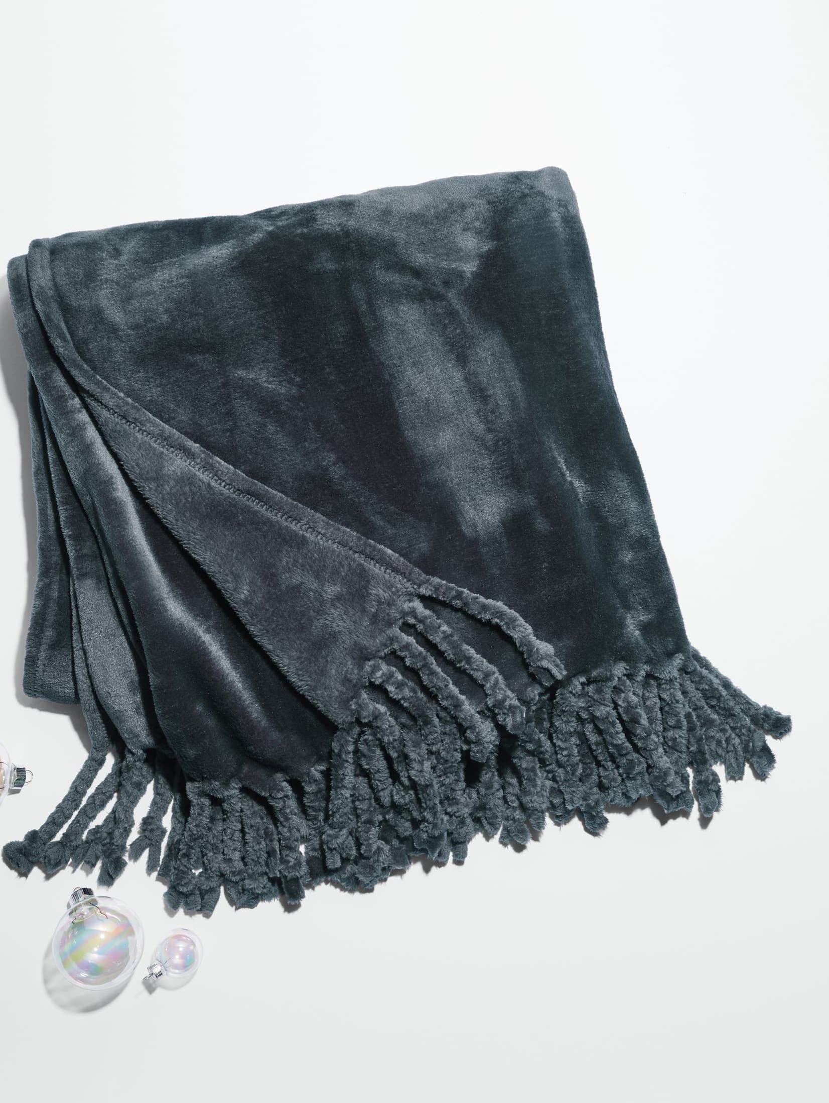 Kennebunk bliss 2025 plush throw
