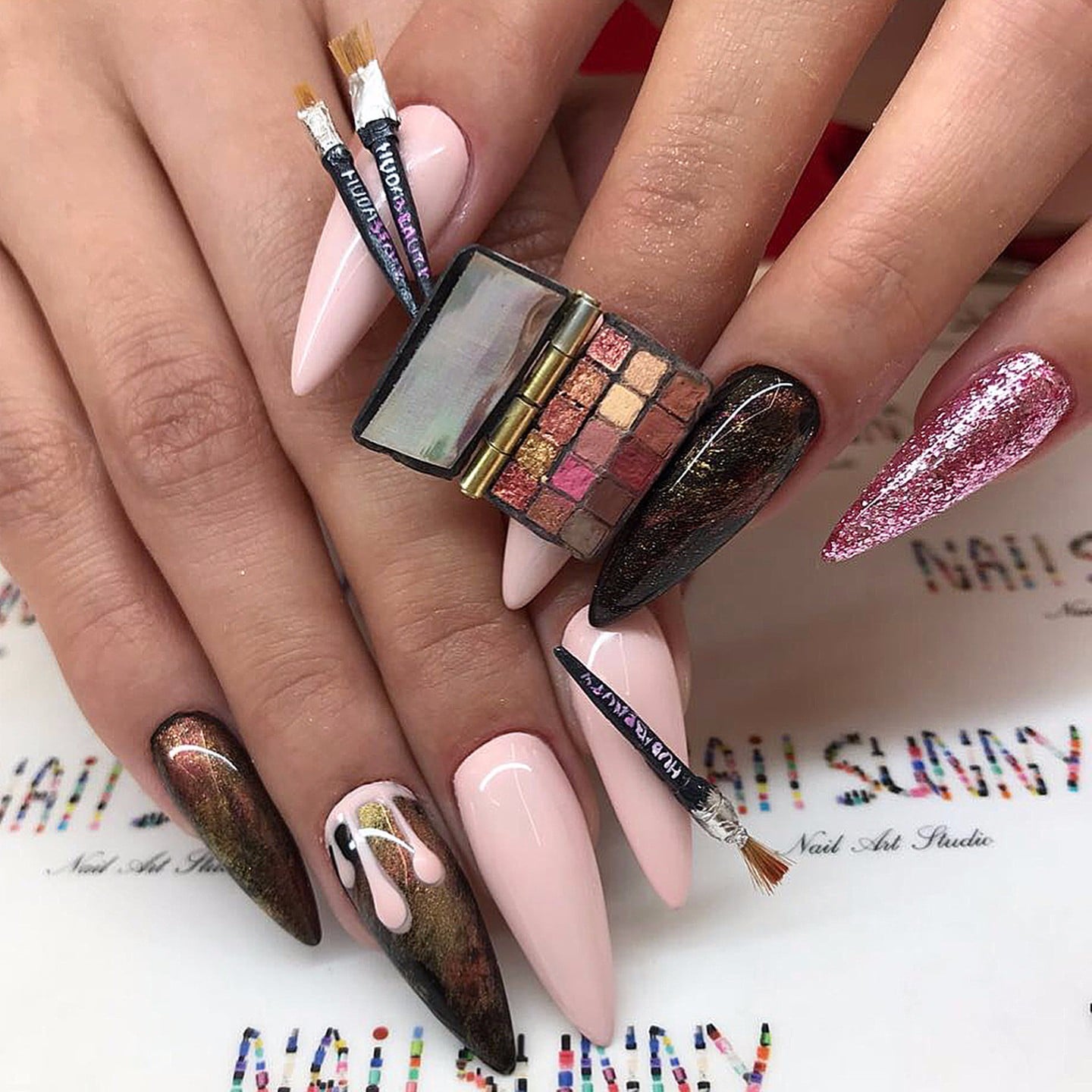 Huda Beauty Palette Manicure | POPSUGAR Beauty Huda Beauty Palette Manicure | POPSUGAR Beauty