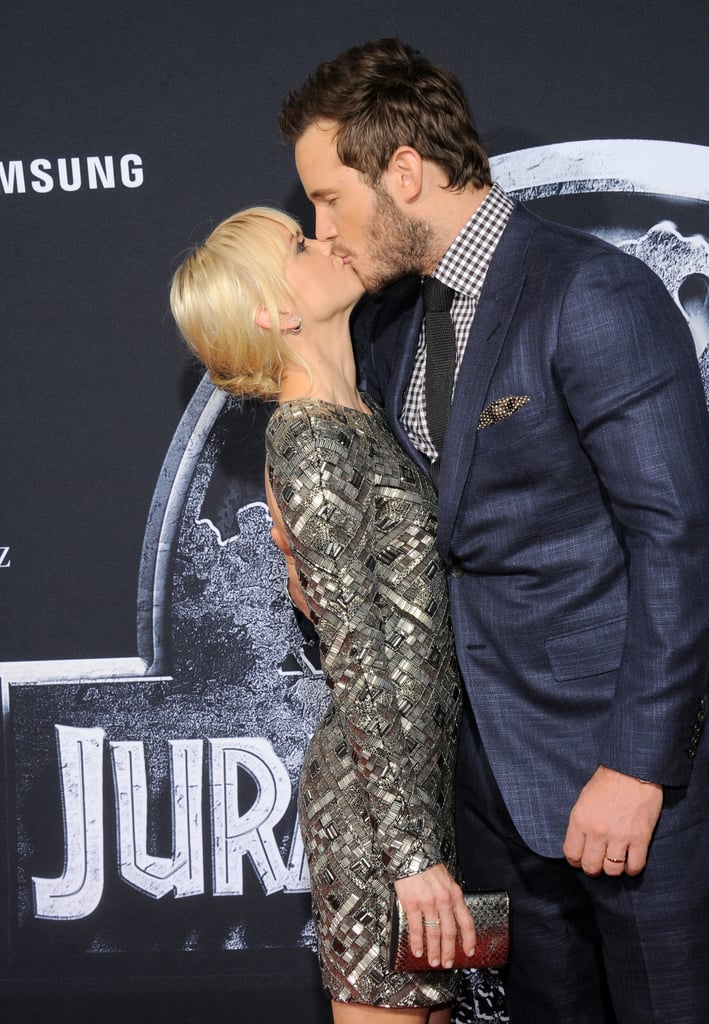 Chris gave his wife a smooch at the premiere of his movie Jurassic World in 2015.