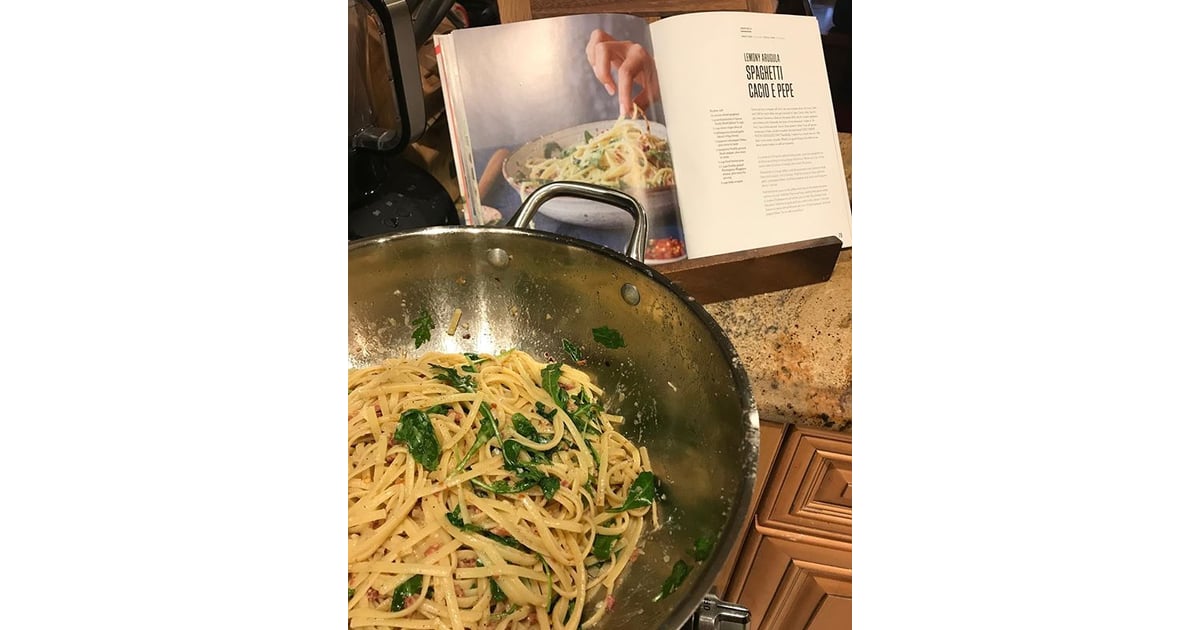 Lemony Arugula Spaghetti Cacio e Pepe Easy Chrissy Teigen Recipes