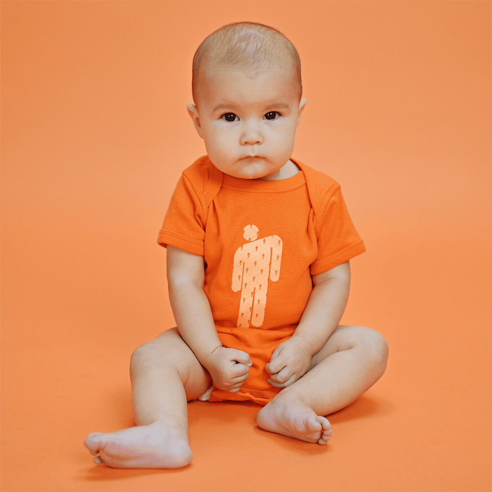 Почему ребенок оранжевый. Мелкий ребенок в оранжевом фоне. Baby Baby Orange. Дети в оранжевой одежде. Ребенок в оранжевой одежде обои.