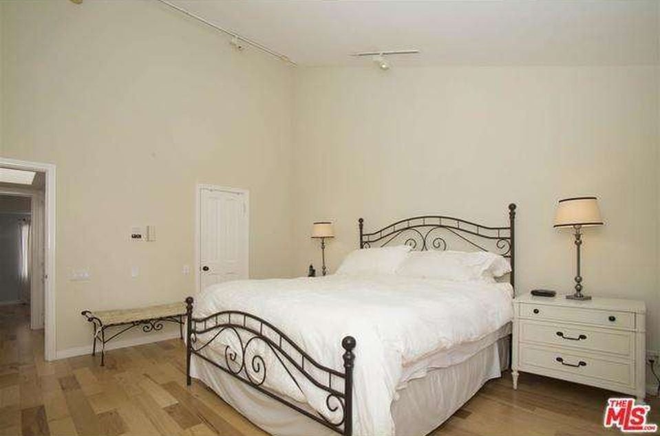 Jennifer Lawrence Sells Her Starter Home