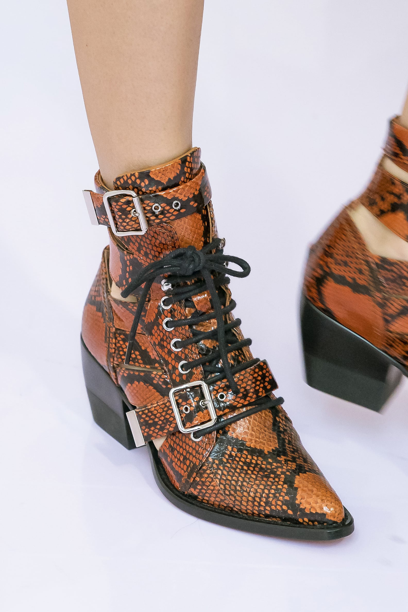 trendy womens trainers 2018
