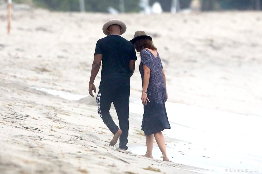 Katie Holmes and Jamie Foxx Hold Hands on the Beach