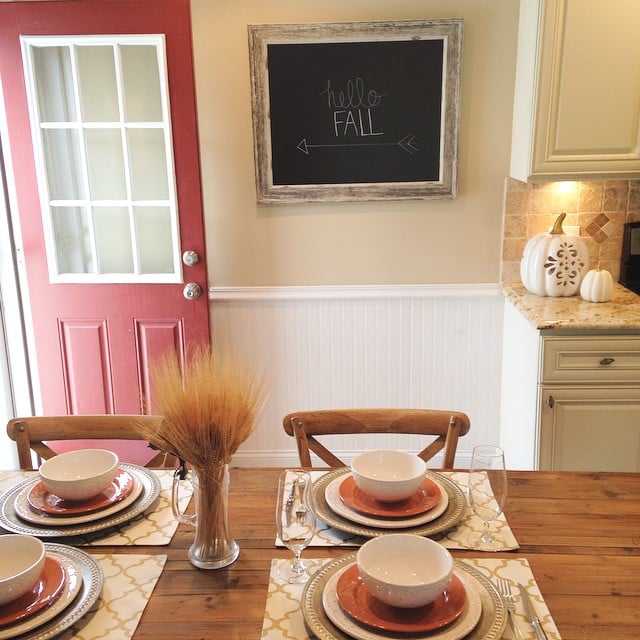 The finds the table settings, pumpkins, and chalkboard in this