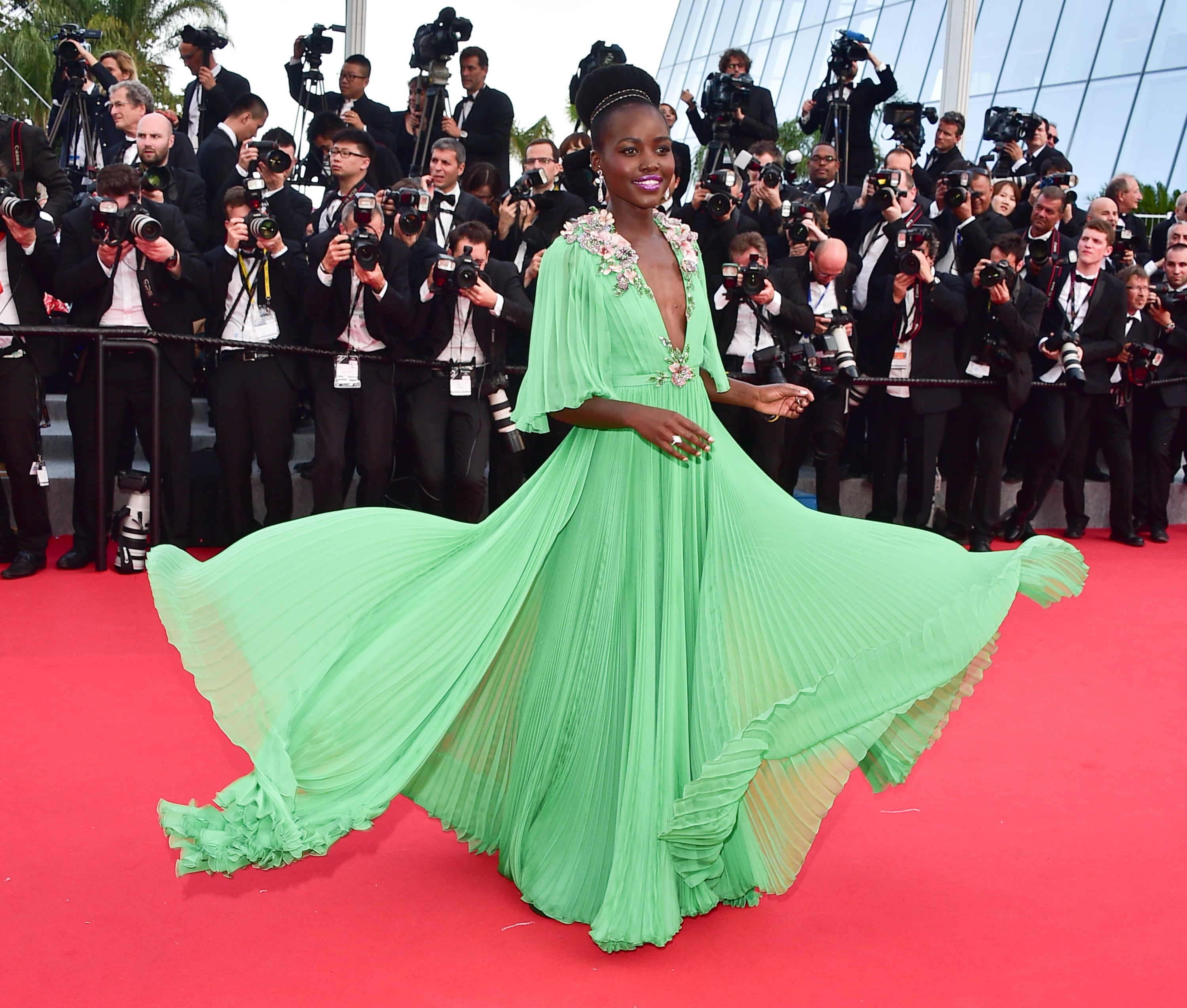 beyonce green gucci dress Beyonce and Blue Ivy Gucci Dresses Beauty and the Beast 2017