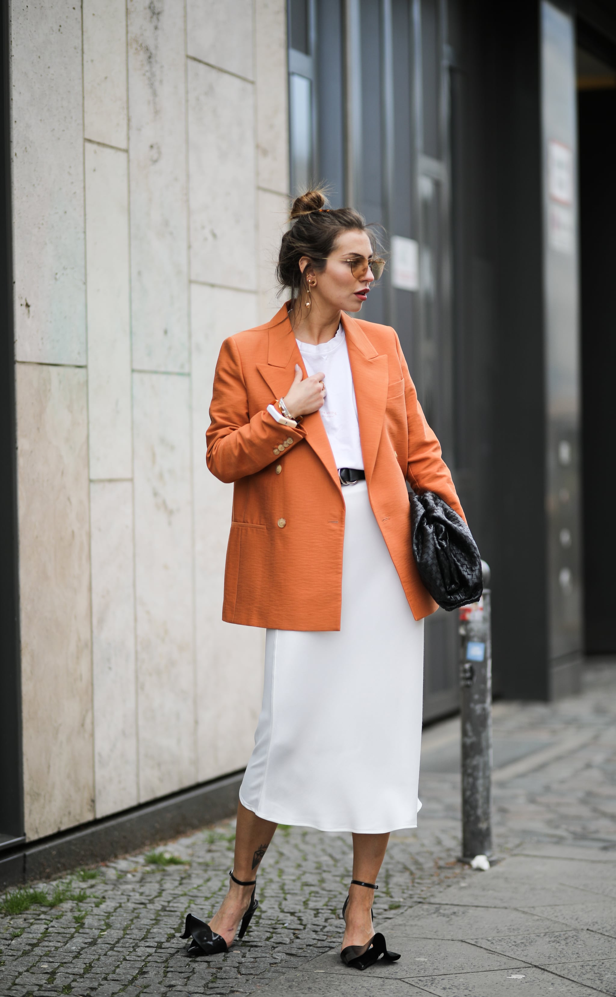 White t shirt online with skirt