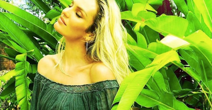 Candice Swanepoel Green Off-the-Shoulder Dress | POPSUGAR ... - 728 x 380 jpeg 71kB