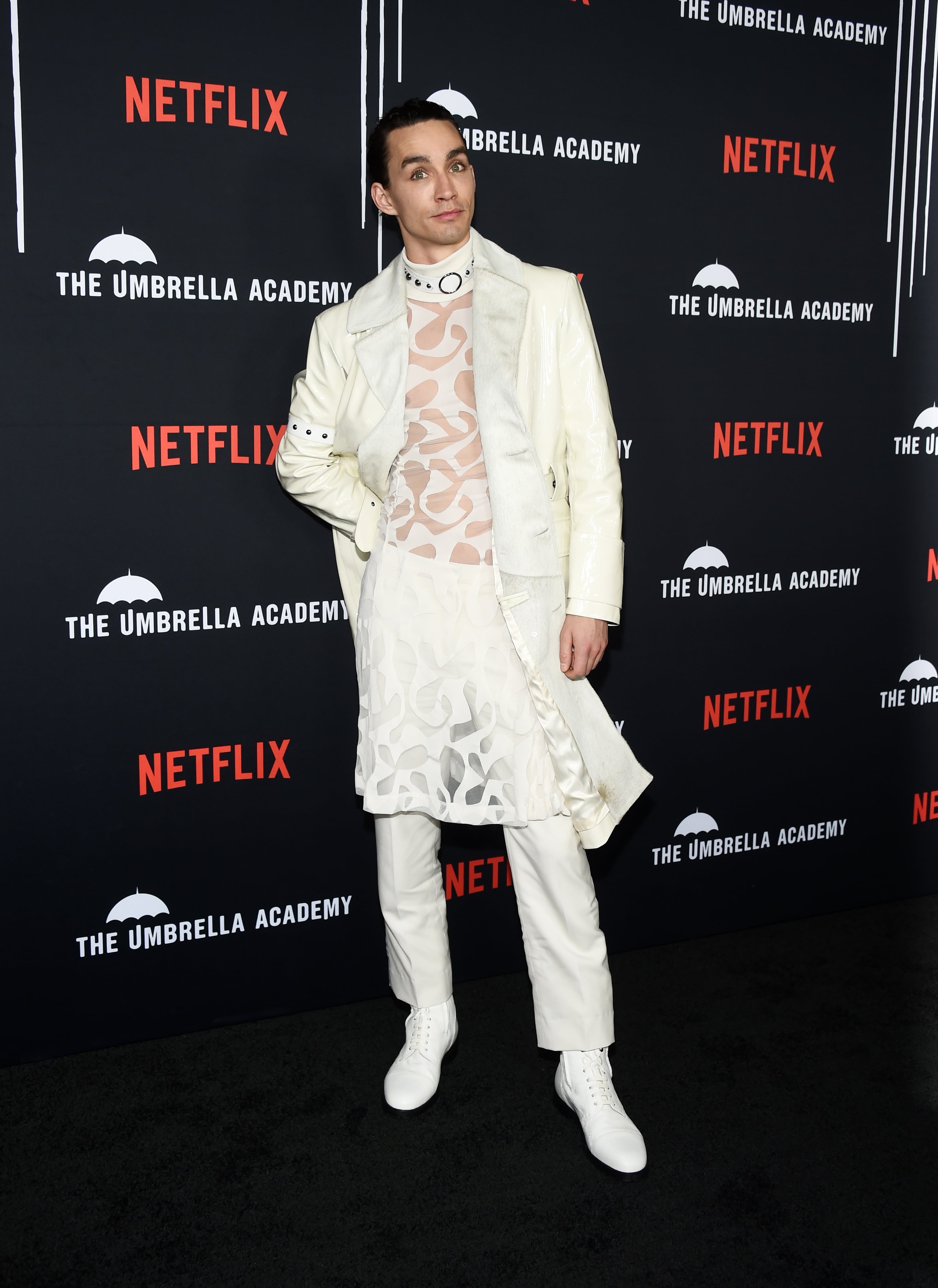 Robert Sheehan is an Irish actor. He is best known for television roles  such as Nathan Young in Misfits, Darren Treacy in Love/Hate, and Klaus  Hargreeves in The Umbrella Academy, as well, image size:3063x4208